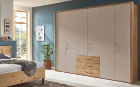 Drehtürenschrank Cadiz, Balkeneiche Furnier/Lack taupe, Absetzungen Eiche-Riffholz, 270 x 229 cm