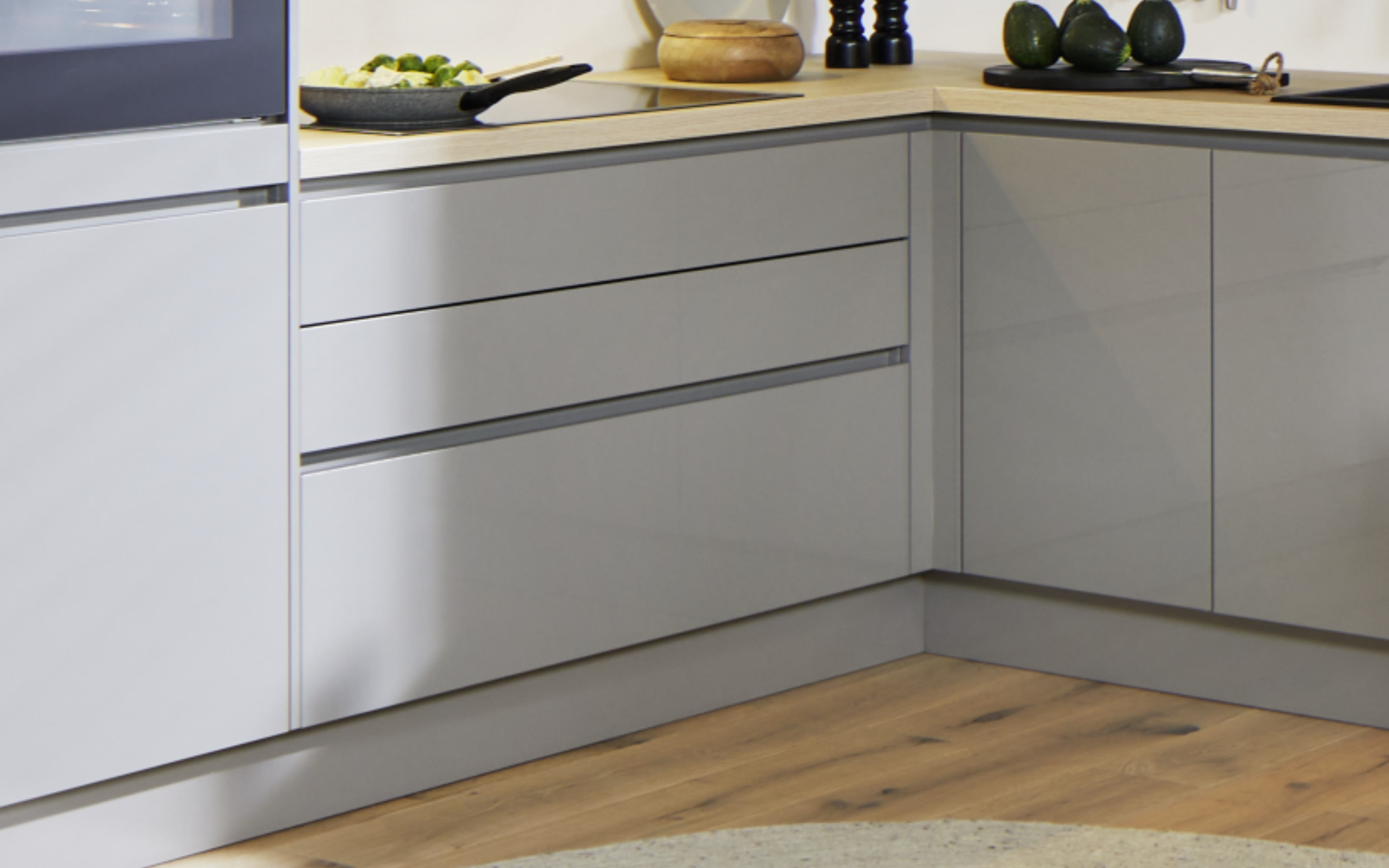 Einbauküche Perfect brillant, perlgrau, inkl. AEG Elektrogeräte