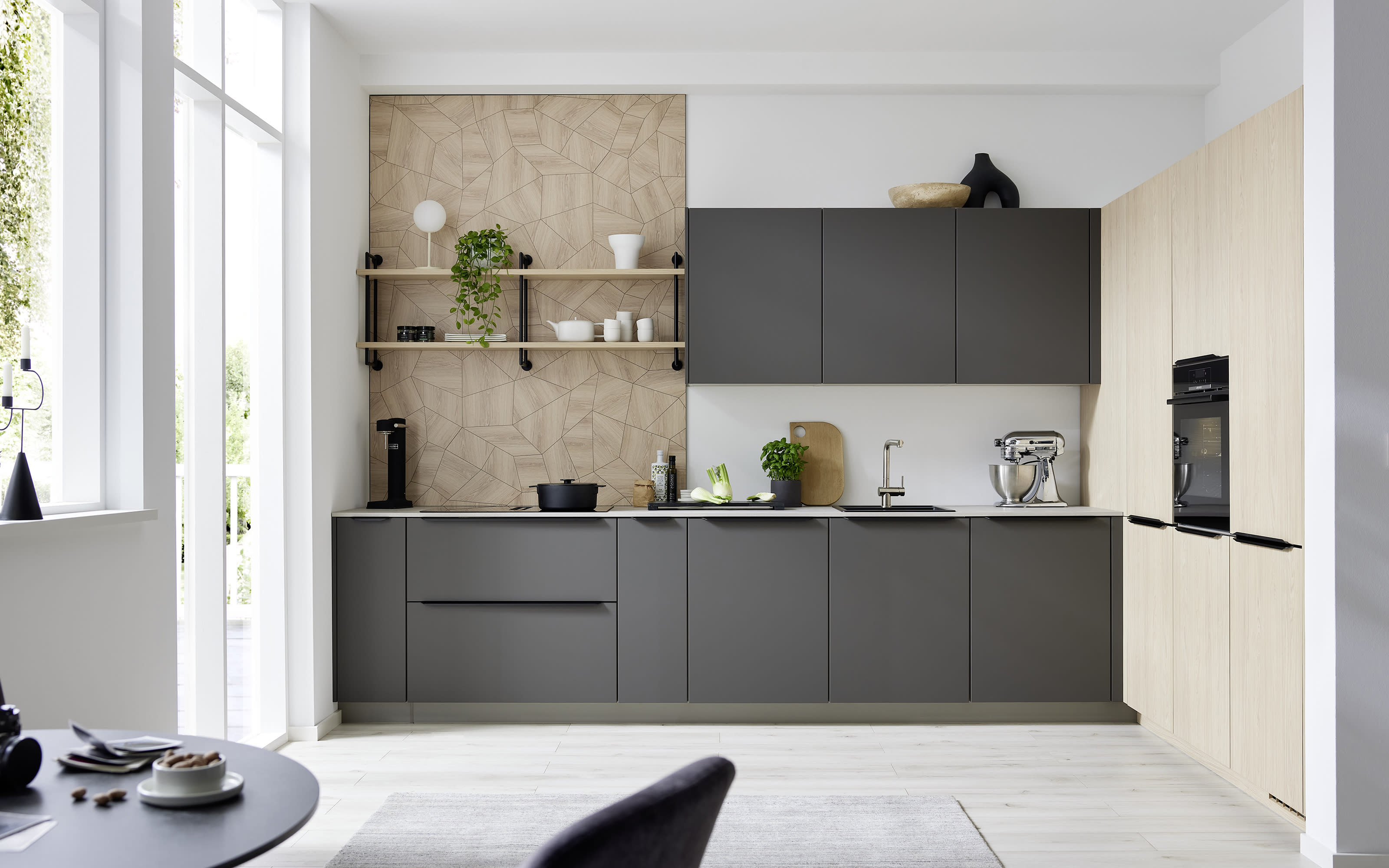 Einbauküche Lenzen/Stadum, taupegrau/Eiche, inkl. AEG Elektrogeräte