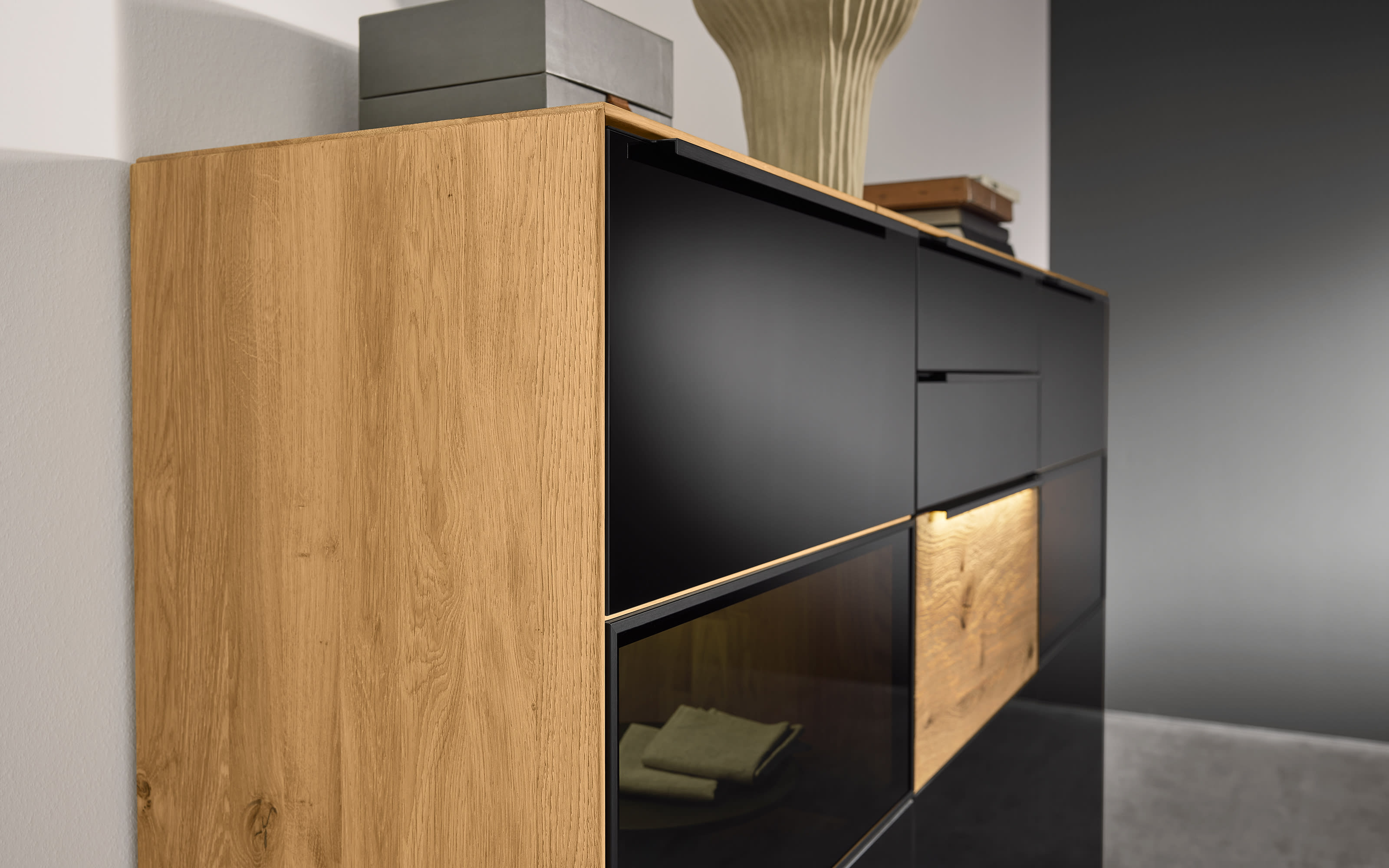 Highboard Gavardo, Asteiche massiv/schwarz