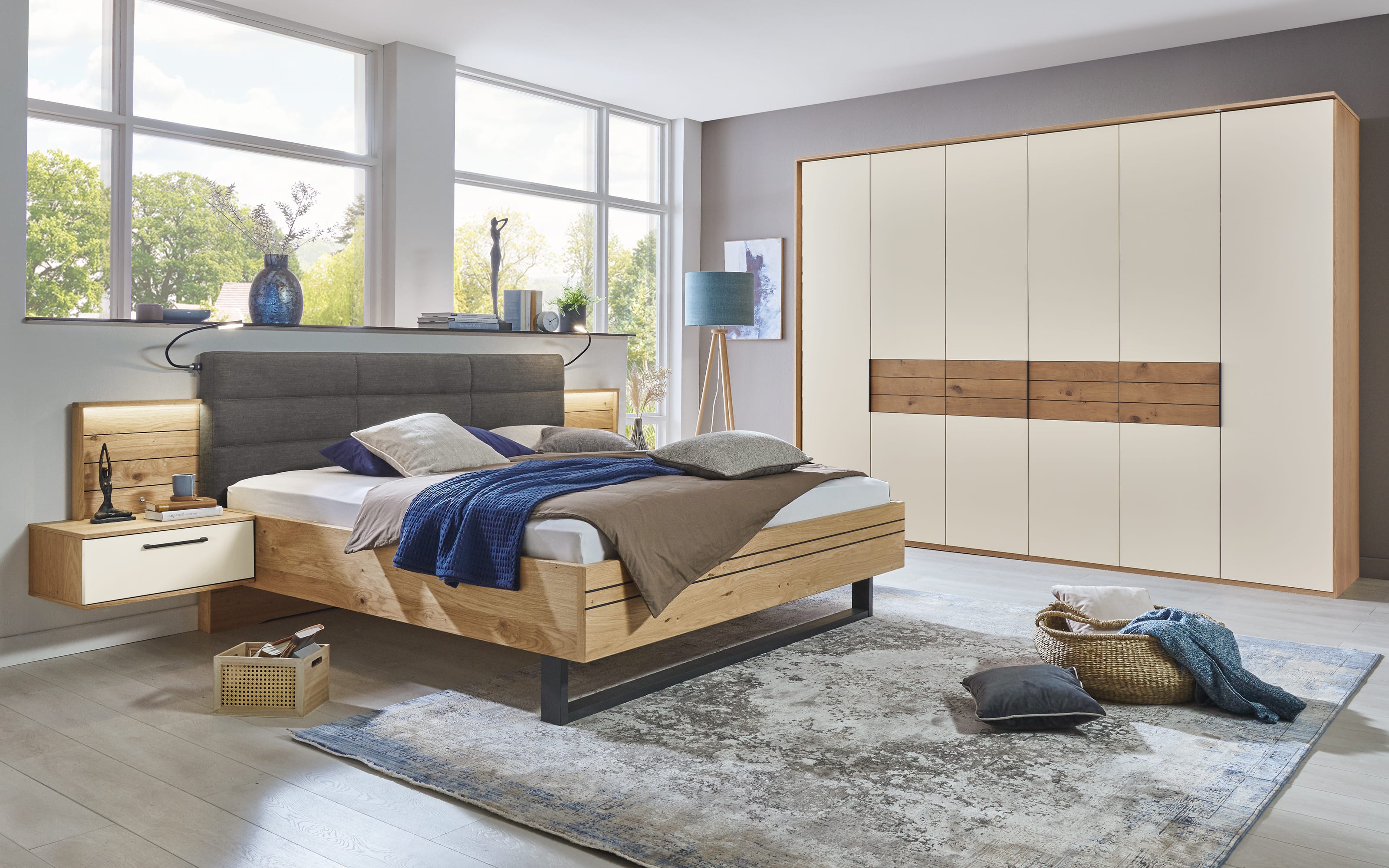 Schlafzimmer Maruna, Eiche Barriqie Furnier, Absetzung in anthrazit, 180 x 200 cm, Schrank 300 x 229 cm
