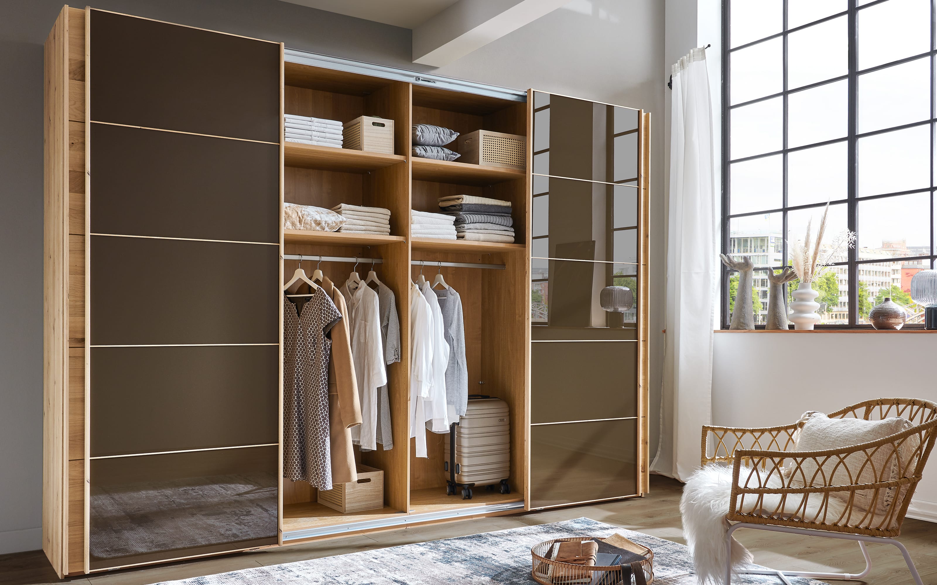 Schwebetürenschrank Cardiff, Eiche Bianco, teilmassiv/braun