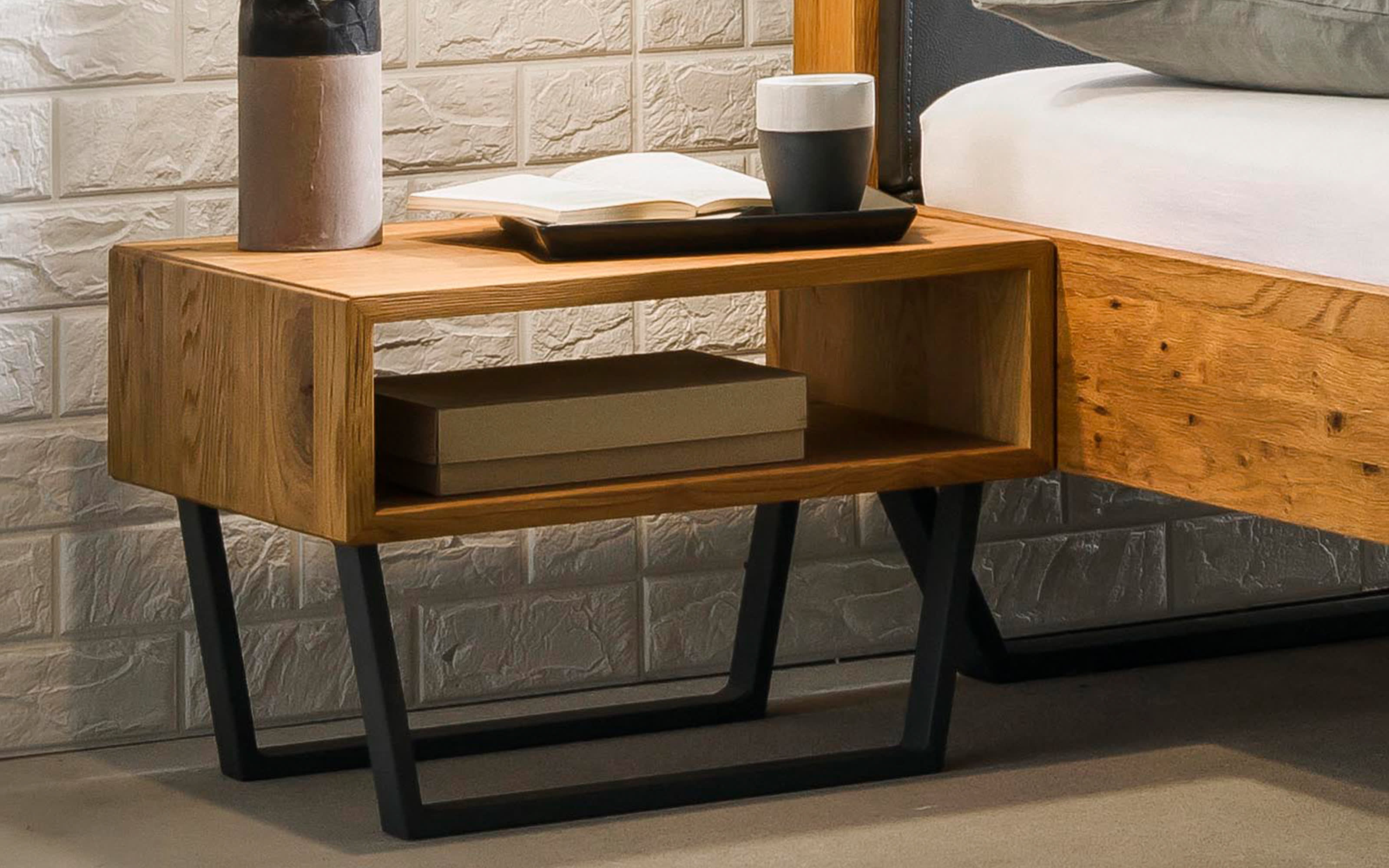 Nachttisch Trento Joe in Wildeiche massiv, Breite ca. 50 cm