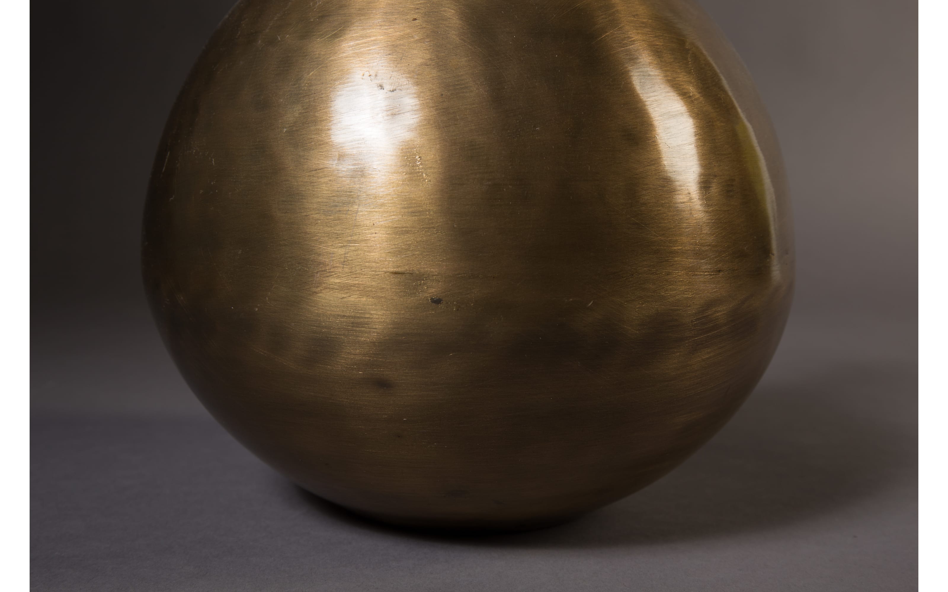 Vase Hari Fat aus vermessingtes Eisen in gold, 31 cm