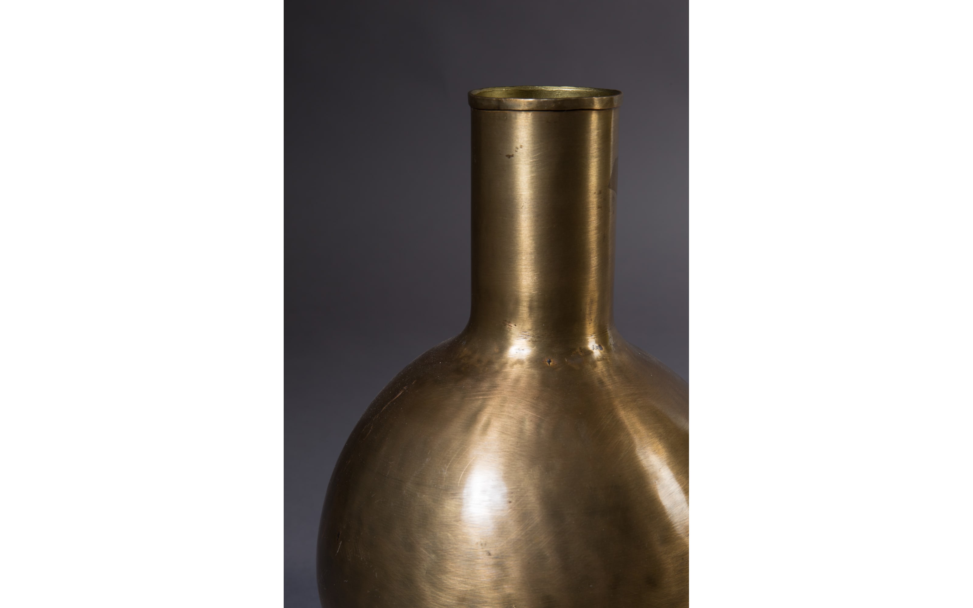 Vase Hari Fat aus vermessingtes Eisen in gold, 31 cm