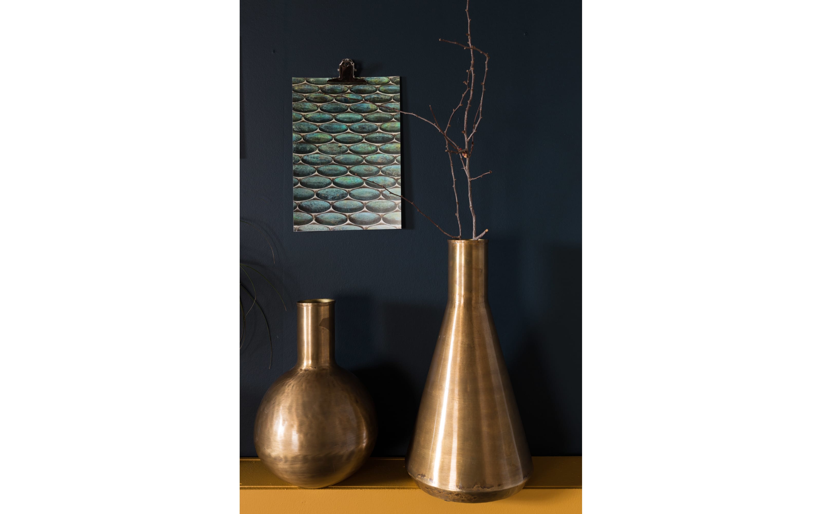 Vase Hari Slim aus vermessingtes Eisen in antik gold, 37 cm