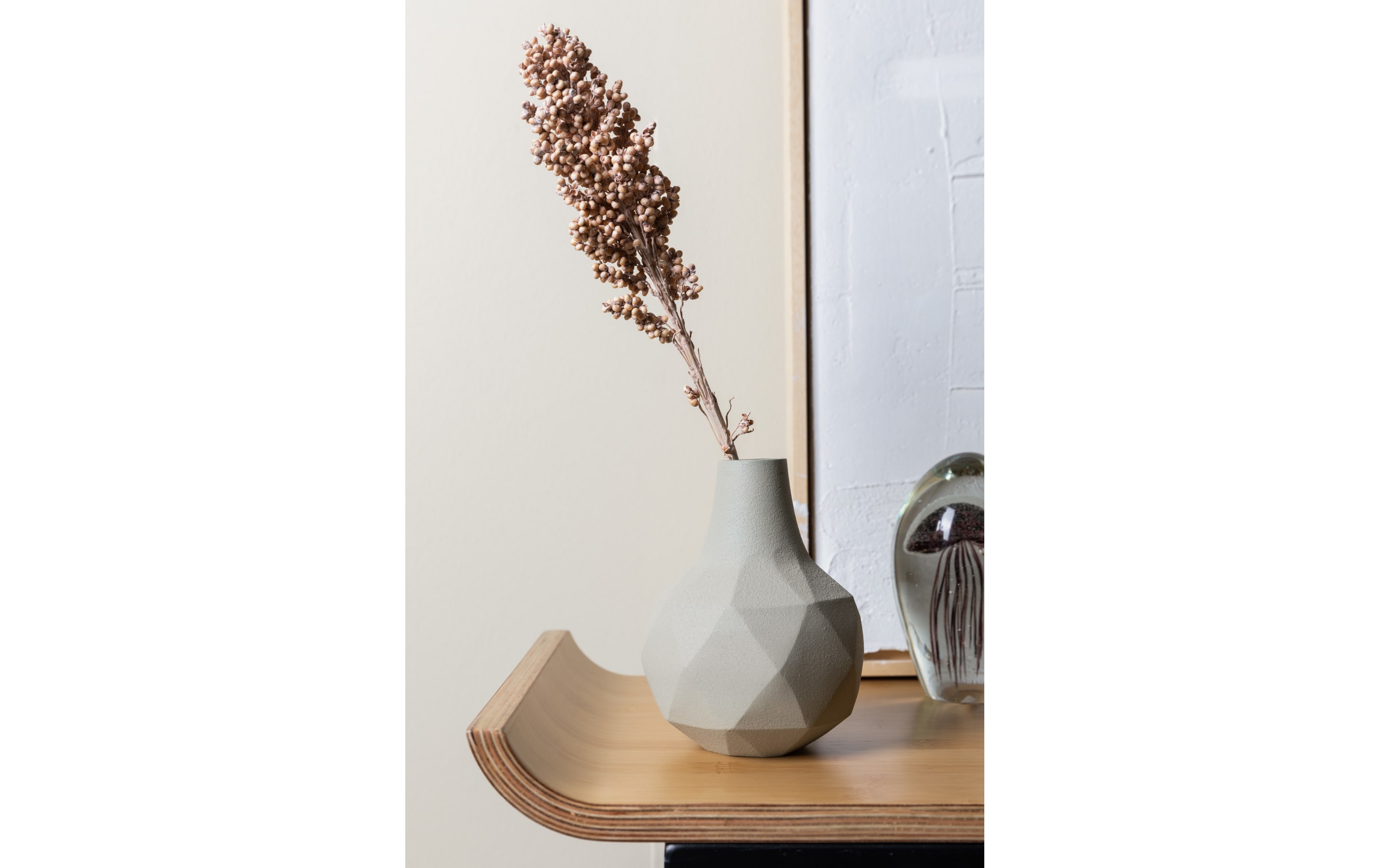 Vase Bloom aus Aluminium in elfenbein