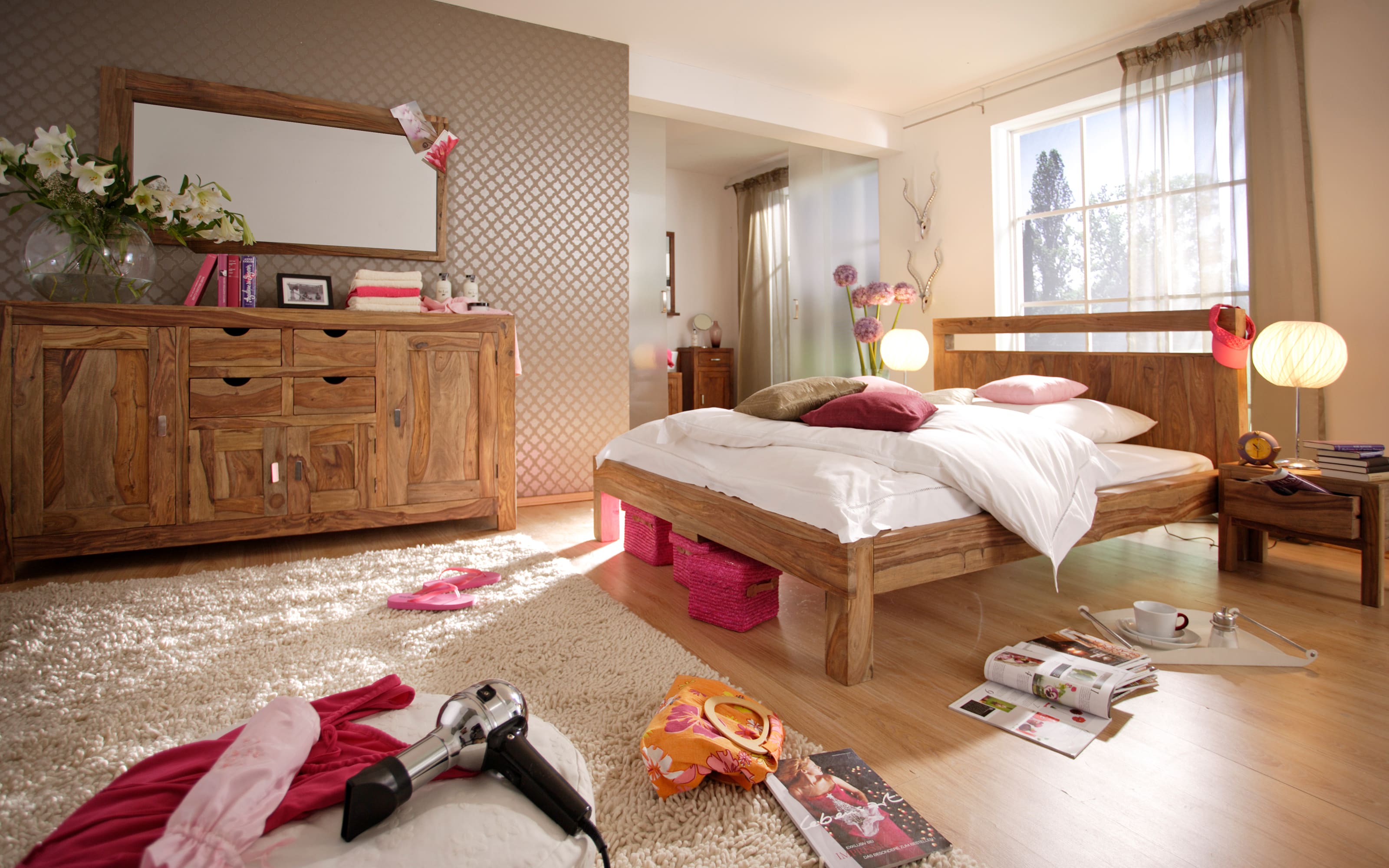 Kommode Yoga, massives Shishamholz 