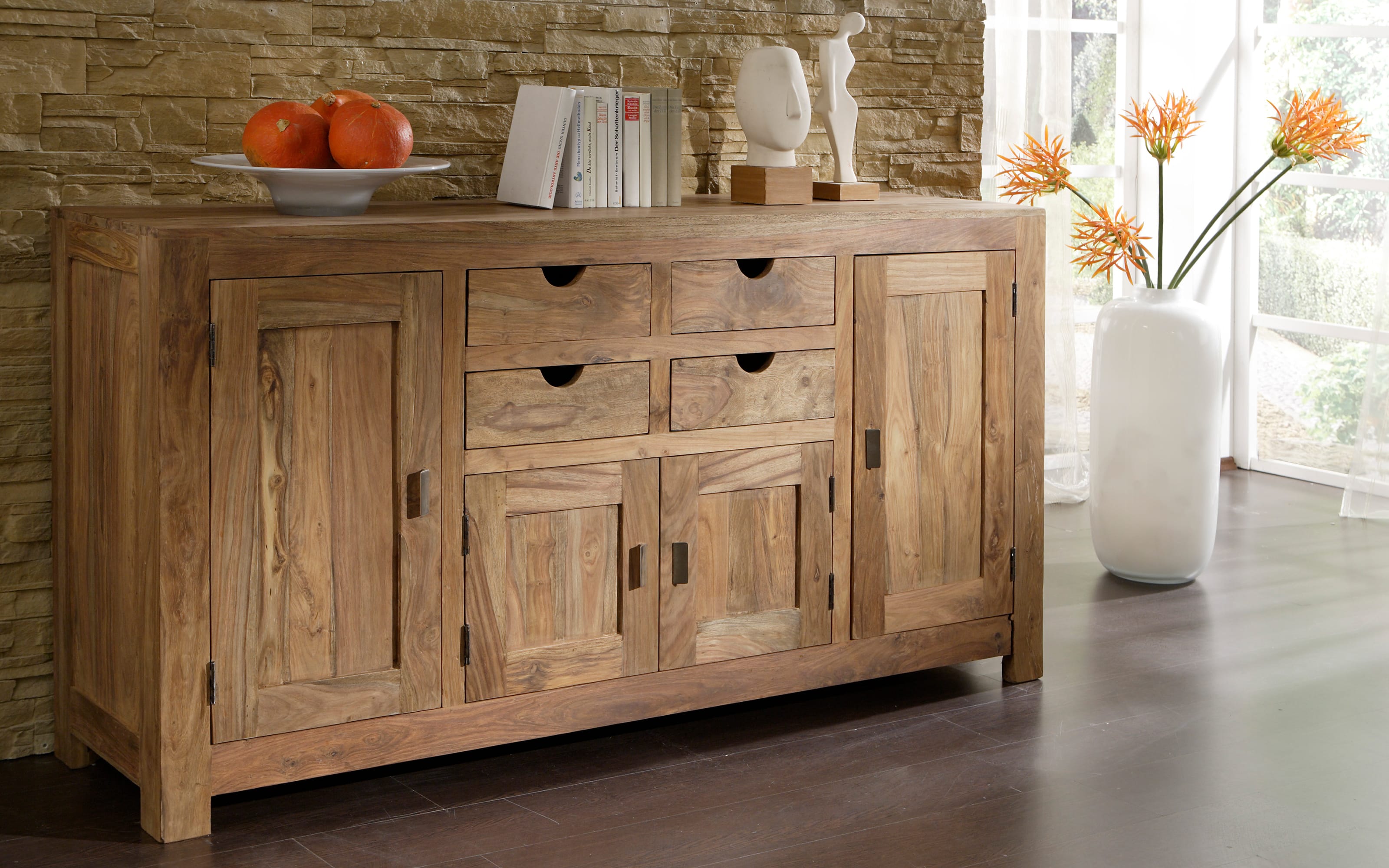 Kommode Yoga, massives Shishamholz 