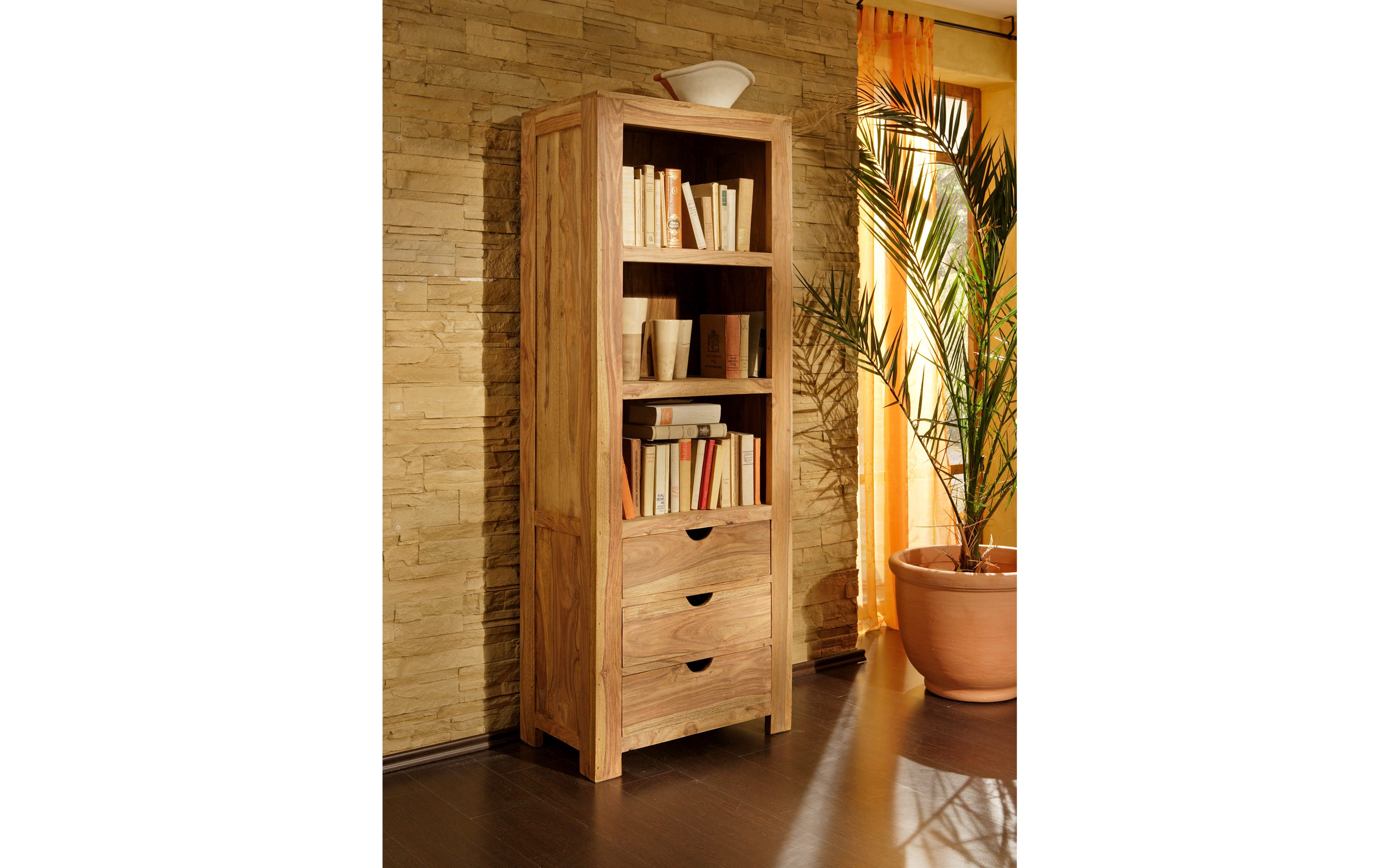 Regal Yoga, massives Shishamholz 