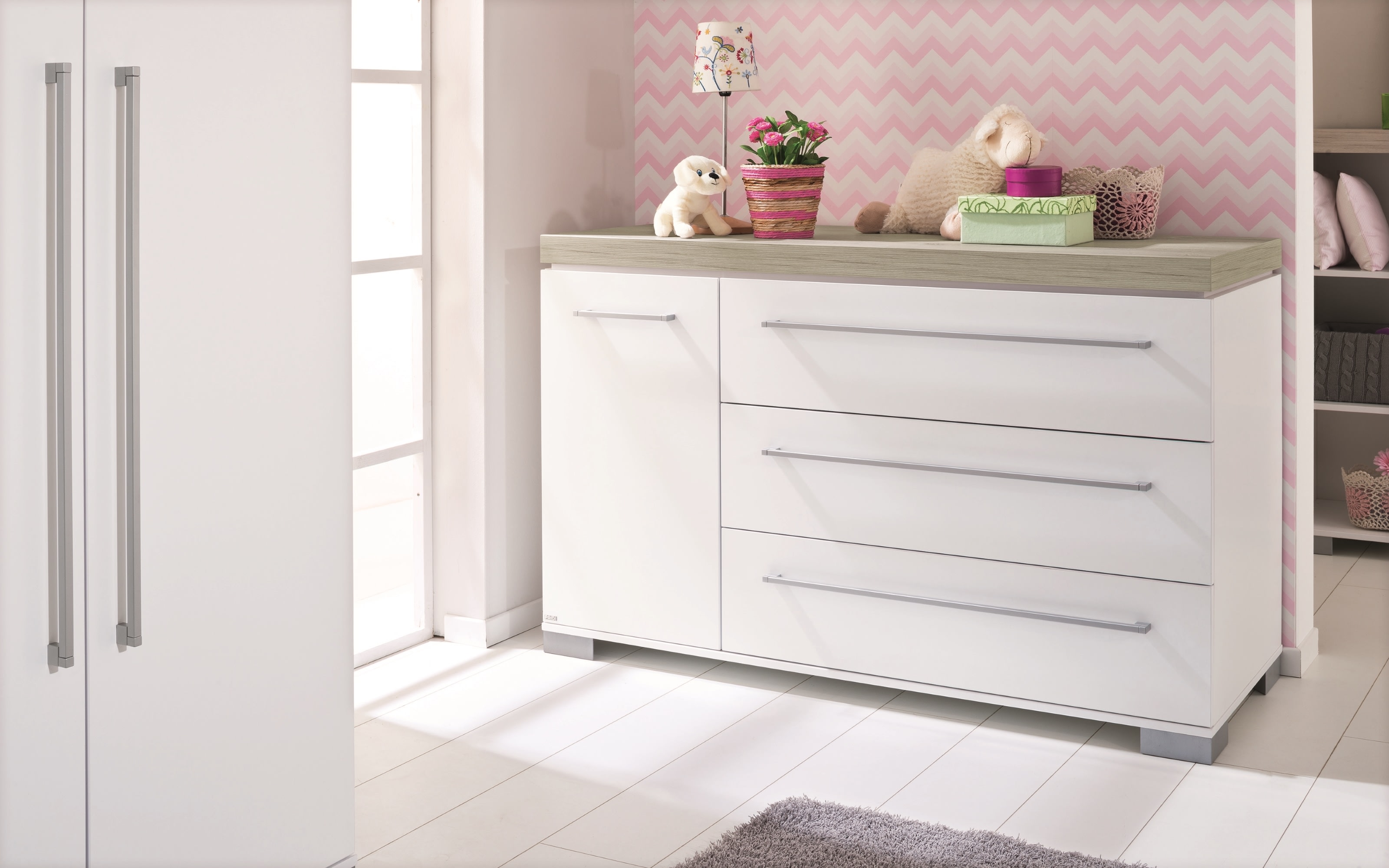 Babyzimmer Kira in kreideweiß/Eiche-Nautik-Nachbildung