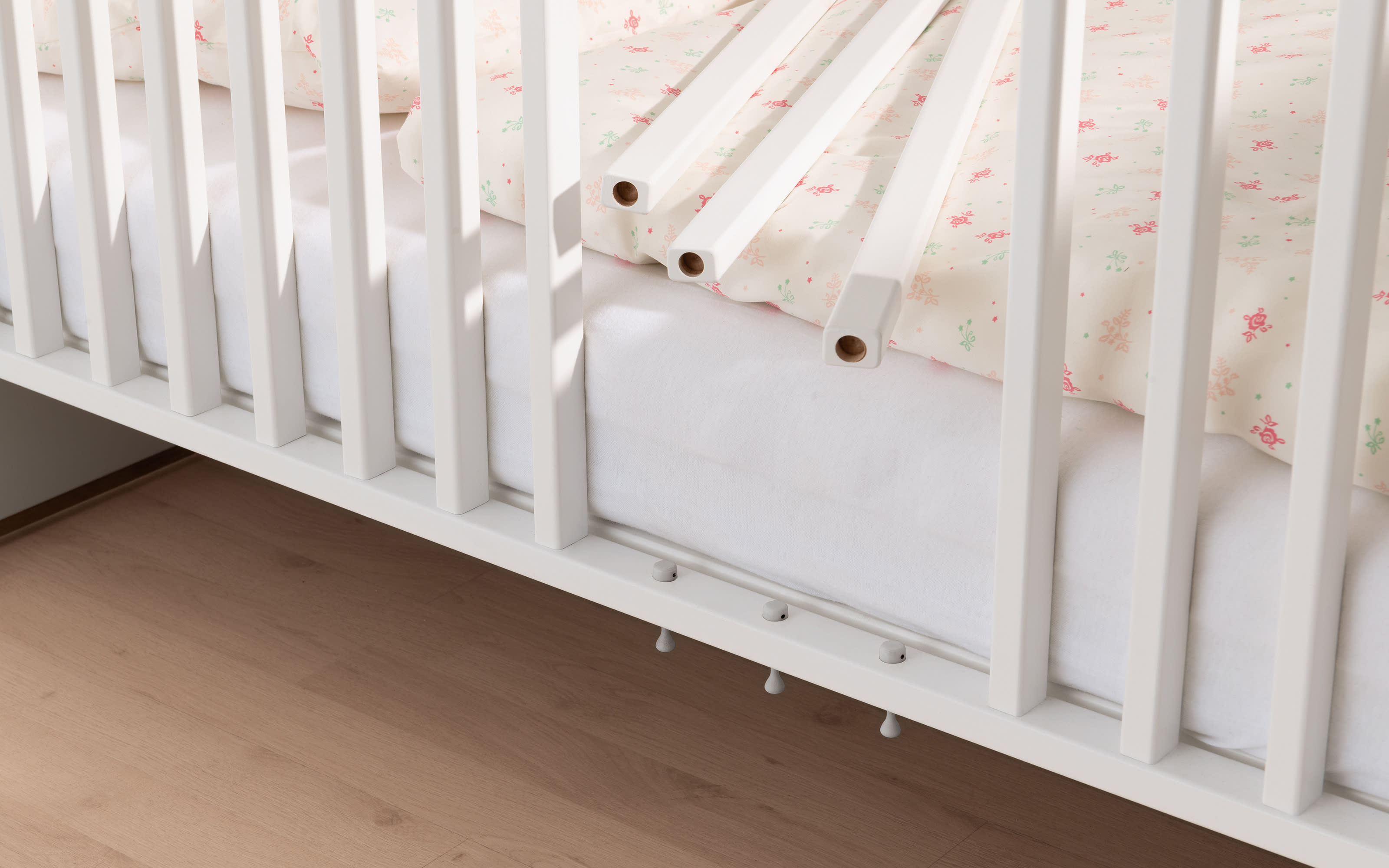 Babyzimmer Lieven, kreideweiß, mit 3-türigem Kleiderschrank