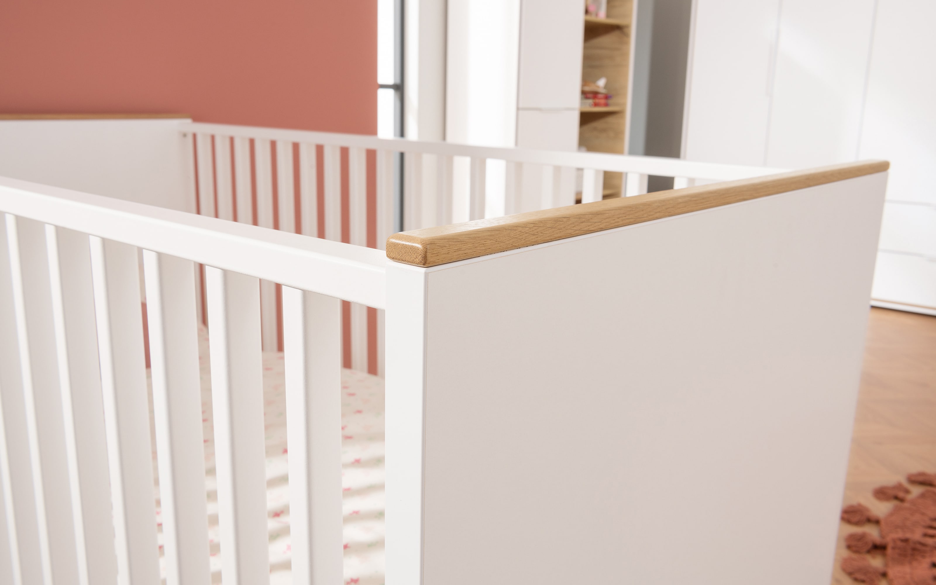 Babyzimmer Lieven, kreideweiß, mit 3-türigem Kleiderschrank