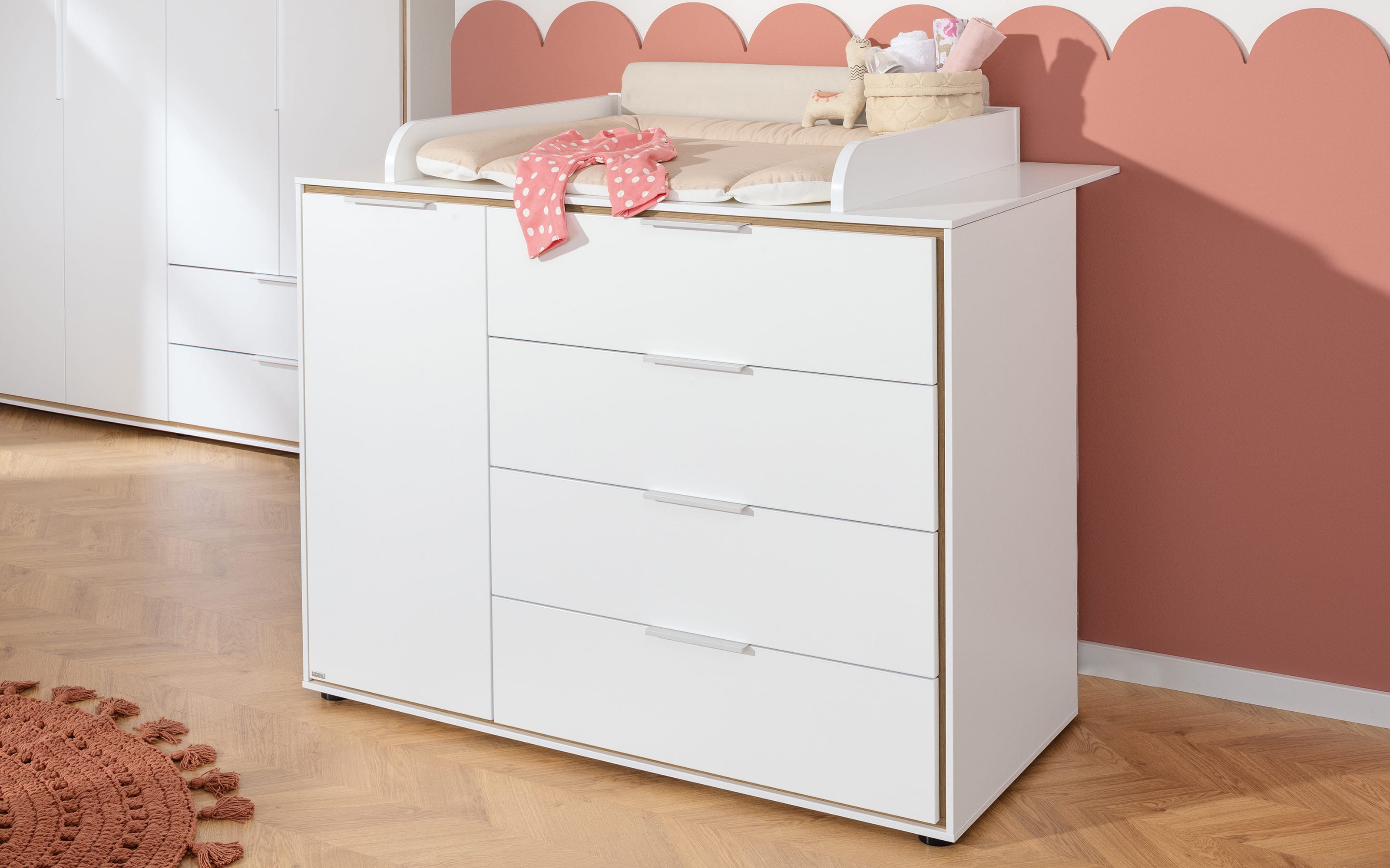 Babyzimmer Lieven, kreideweiß, mit 3-türigem Kleiderschrank