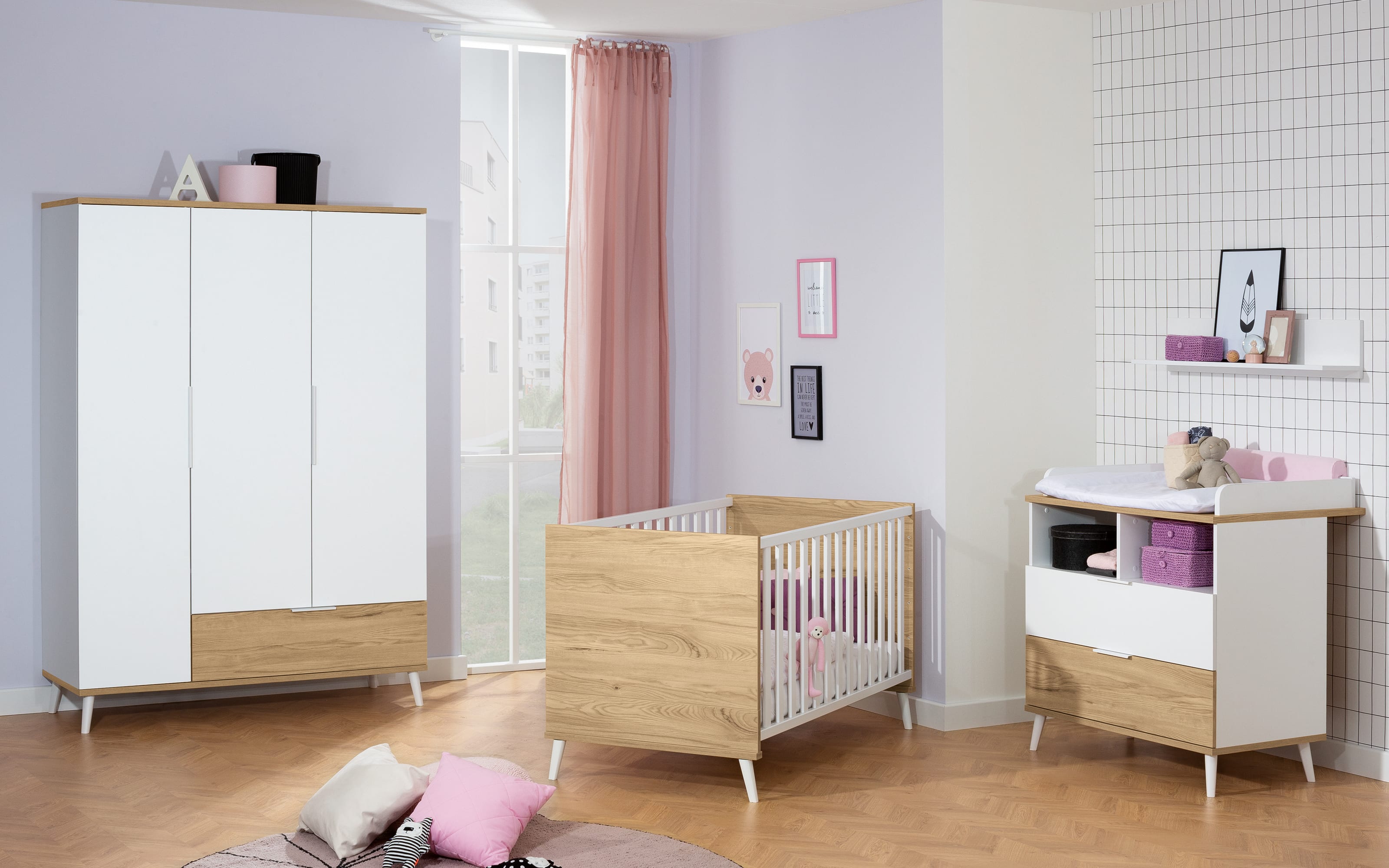 Babyzimmer Maly, kreideweiß/Absetzungen Eiche-Montana-Nachbildung