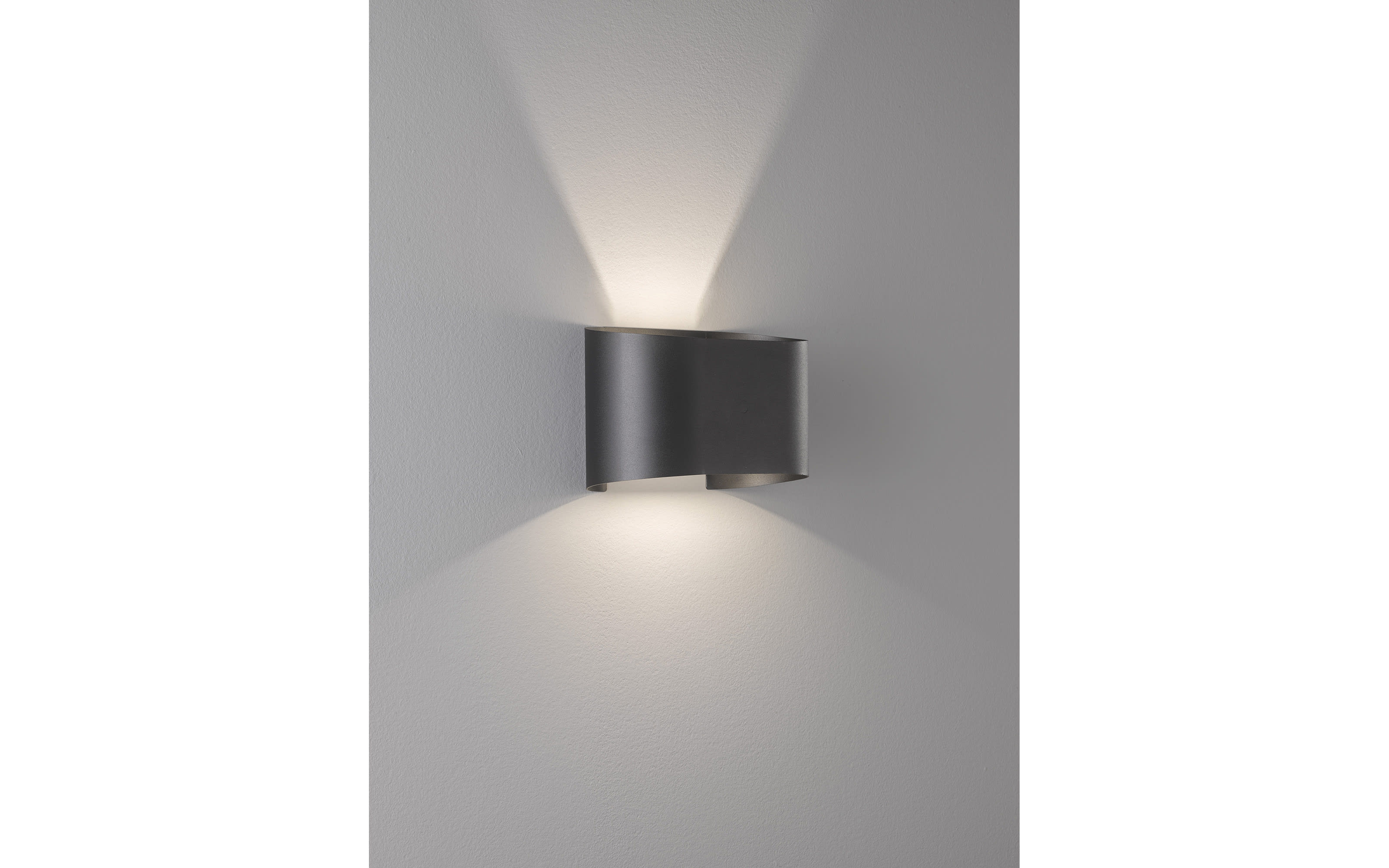 LED-Wandleuchte Wall IP44, schwarz matt, 18 x 12 cm