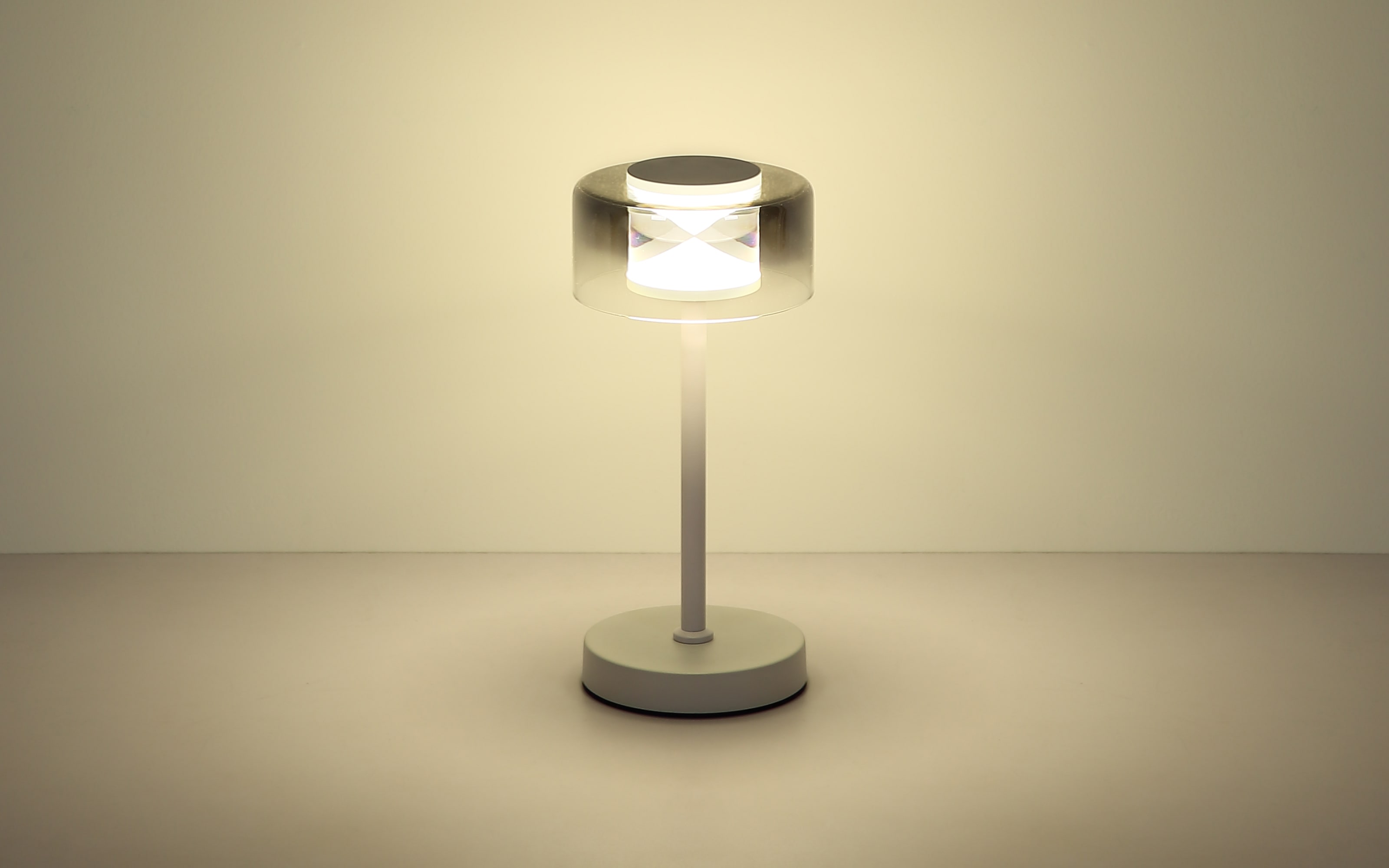 LED-Tischleuchte Belinda, weiß/rauchfarbig