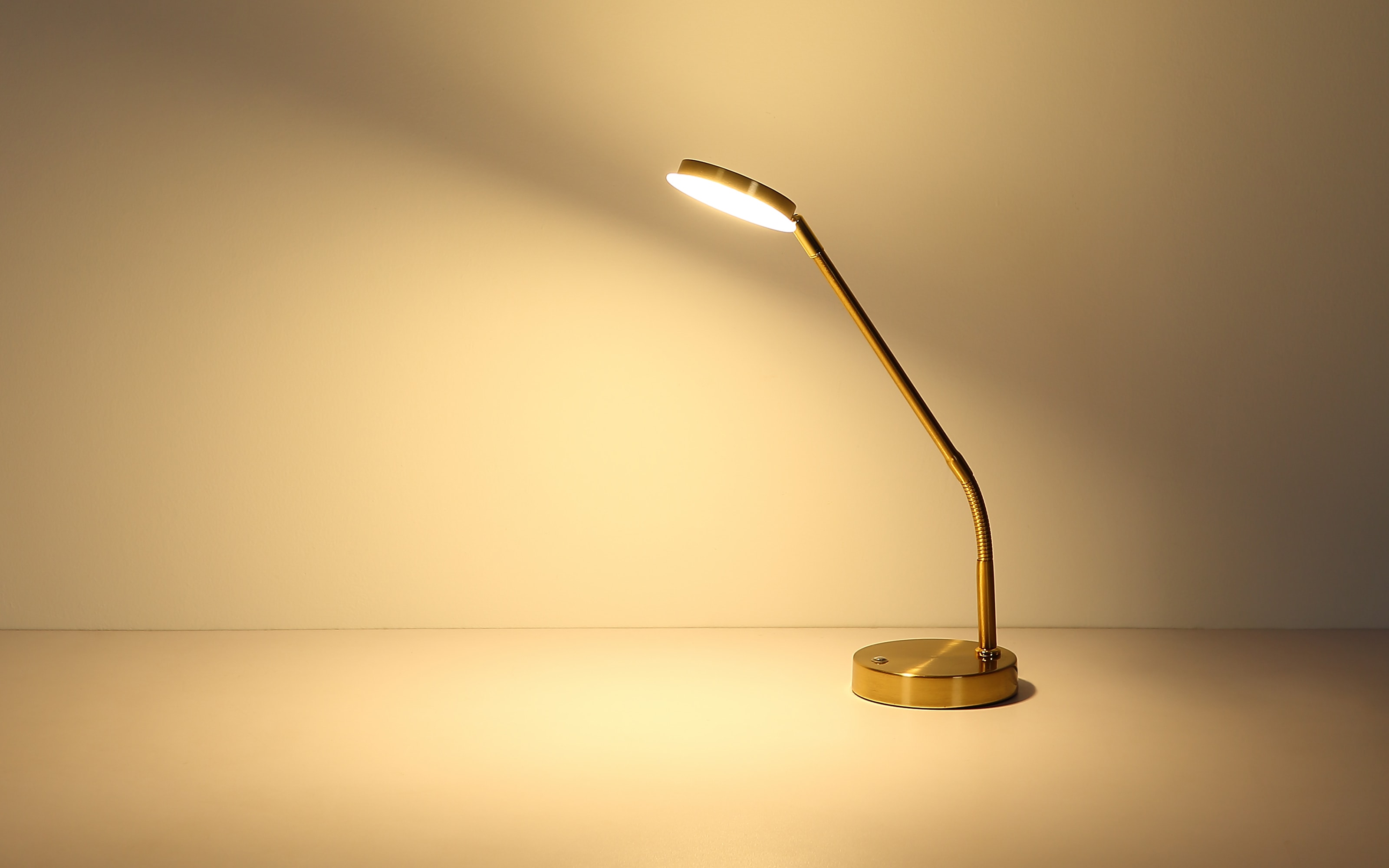 LED-Tischleuchte Silvio, messing, inkl. Memoryfunktion