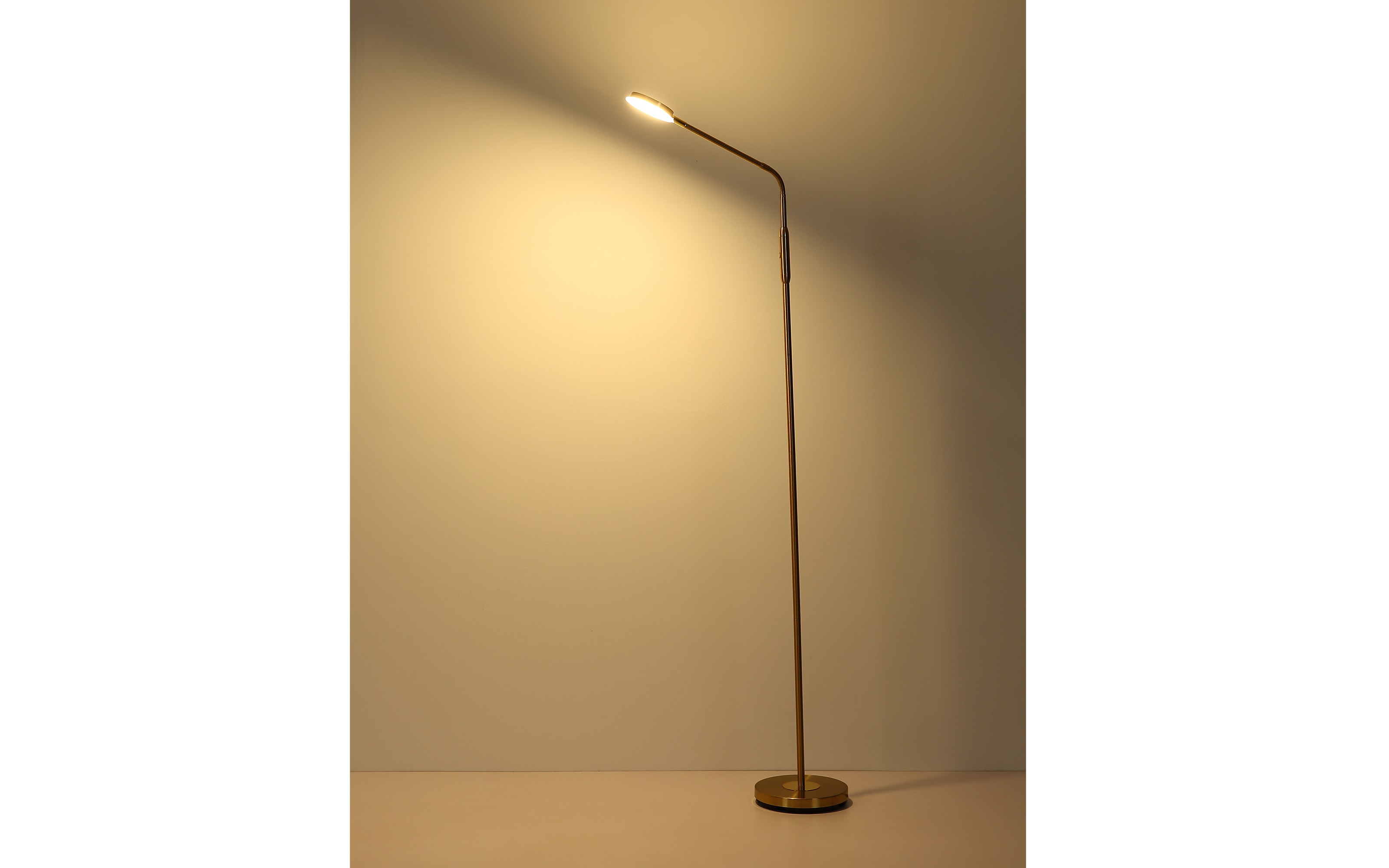 LED-Standleuchte Silvio, messing, inkl. Memoryfunktion
