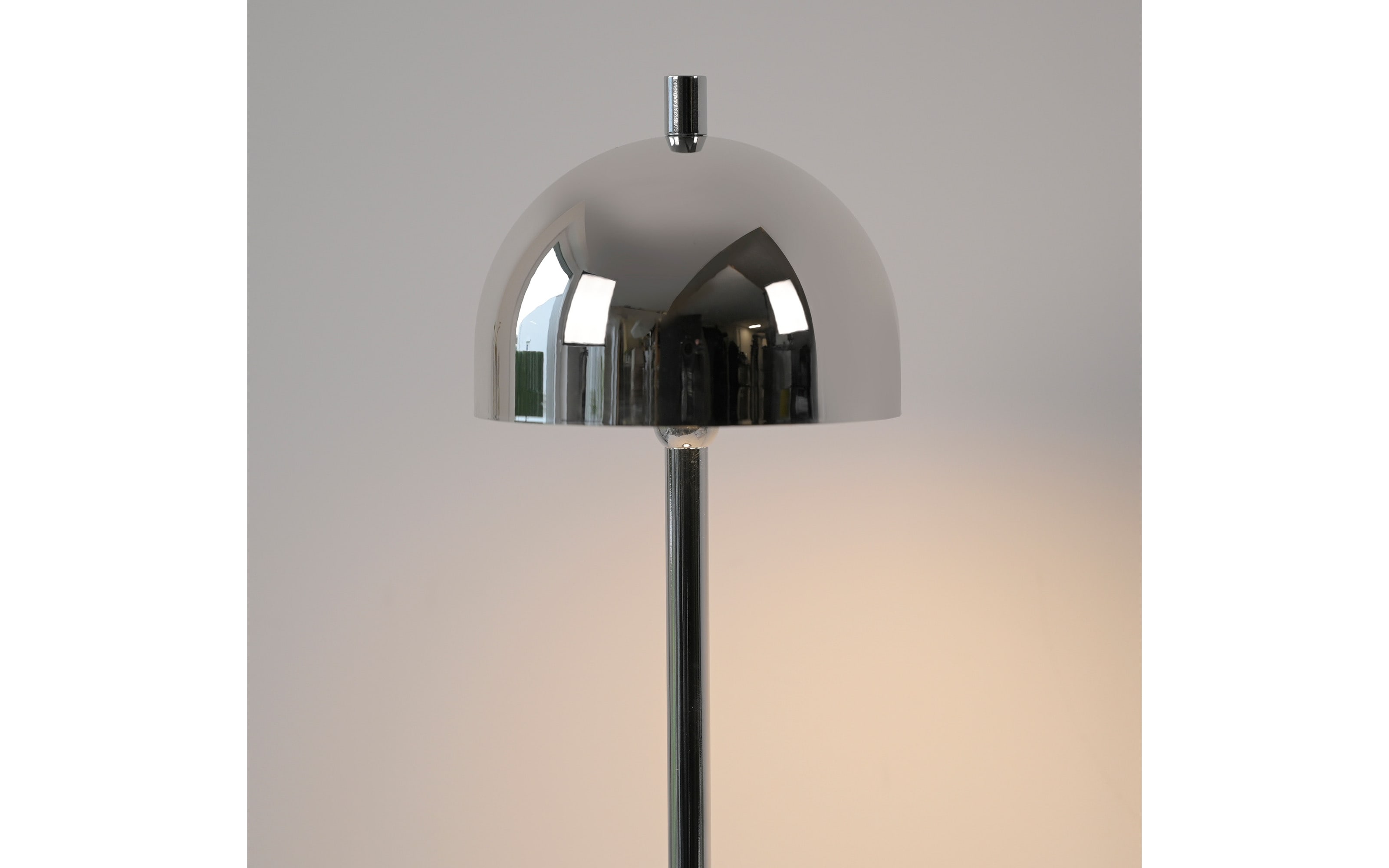 AKKU-Stehleuchte Bellis, chromfarbig