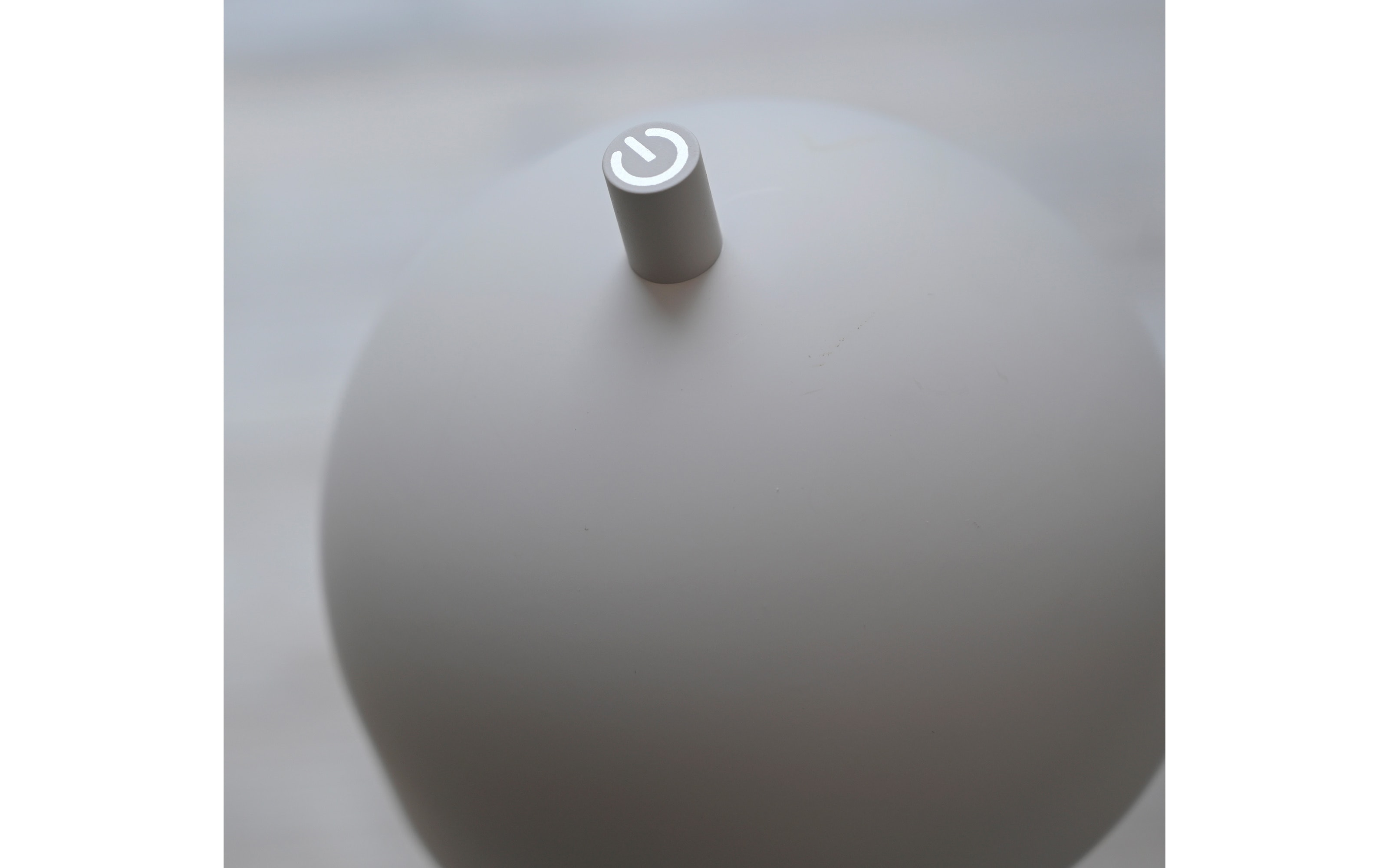 AKKU-Stehleuchte Bellis, sandfarbig