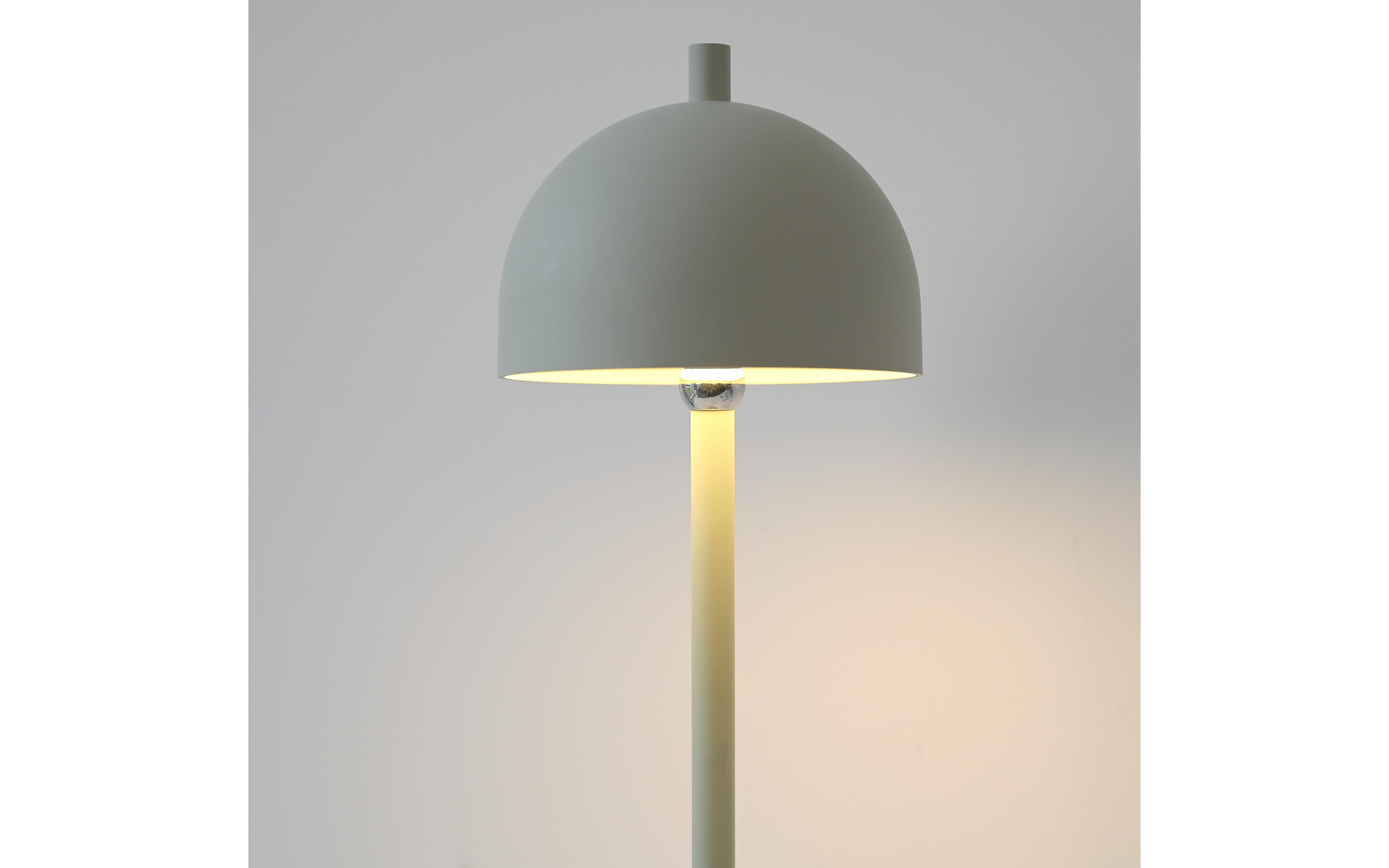 AKKU-Stehleuchte Bellis, graugrün