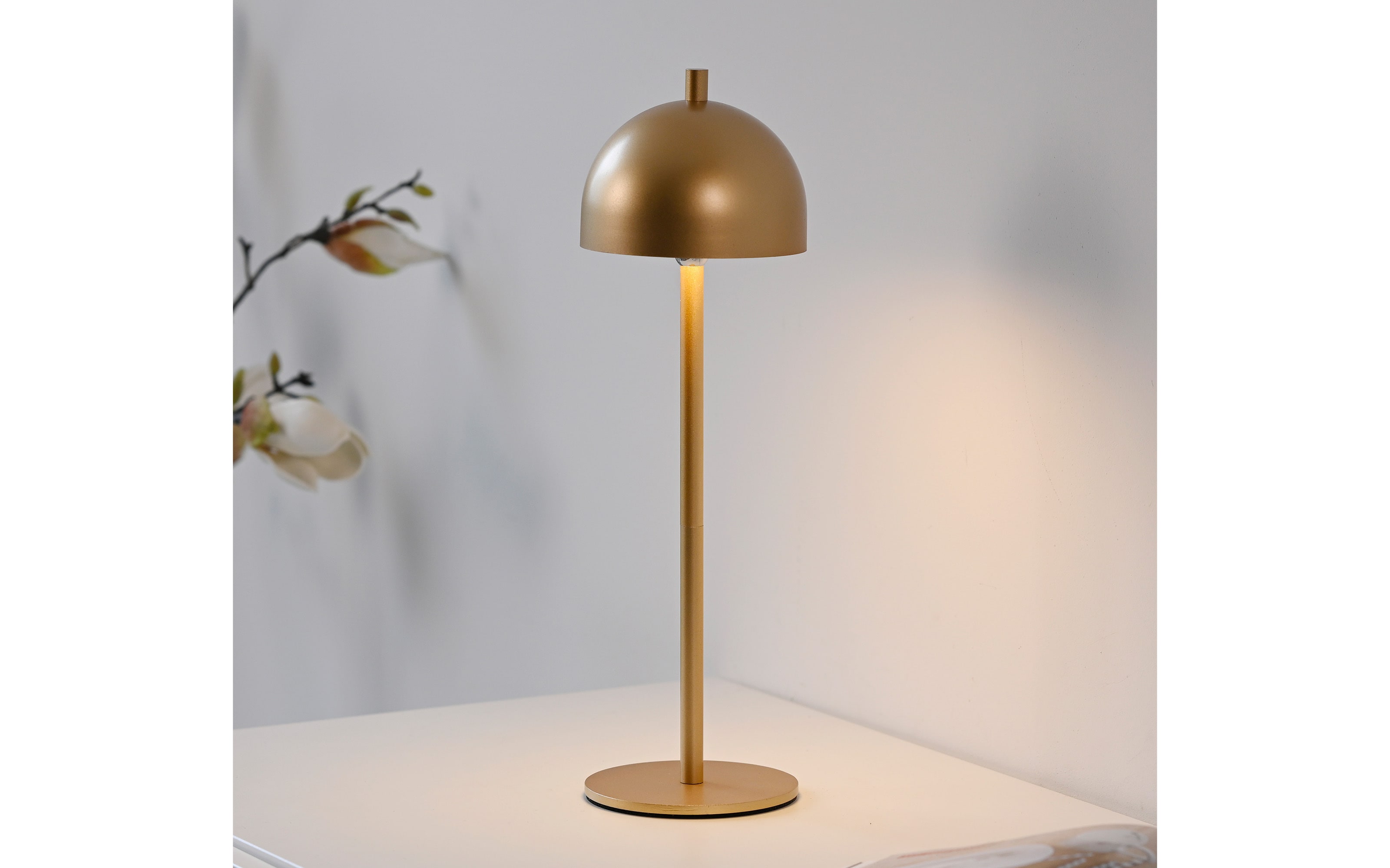 AKKU-Tischleuchte Bellis, goldfarbig