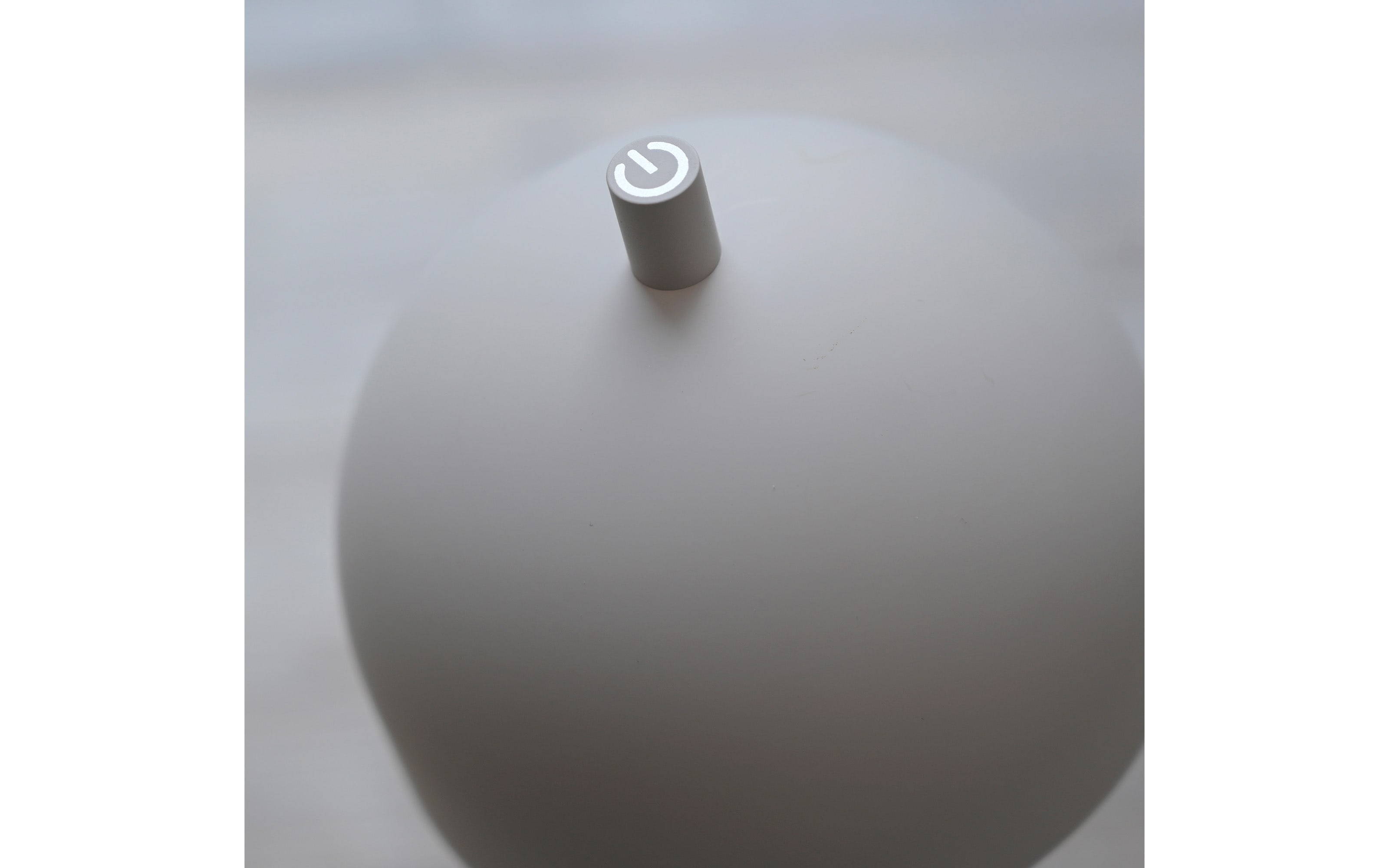 AKKU-Tischleuchte Bellis, sandfarbig