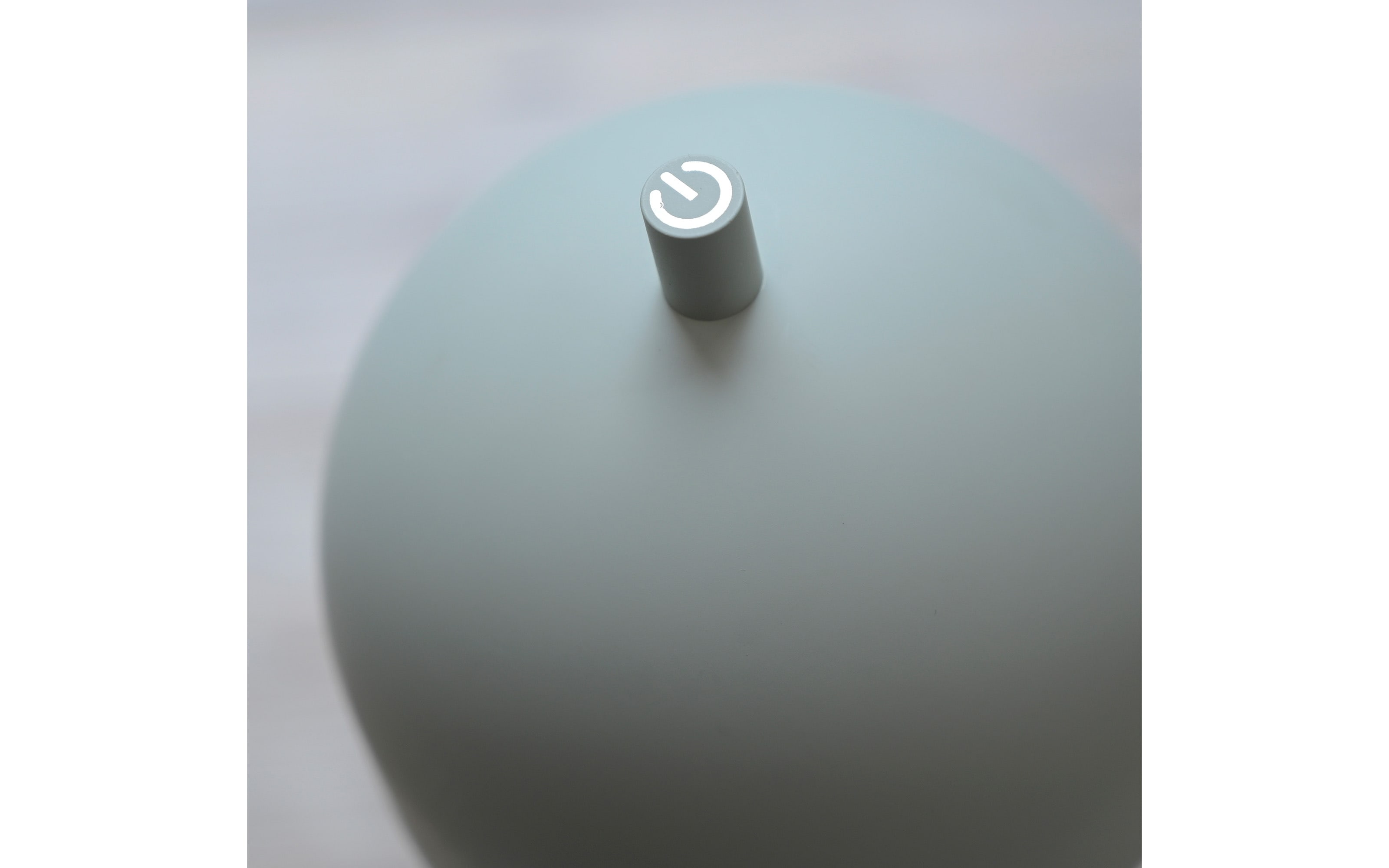 AKKU-Tischleuchte Bellis, graugrün