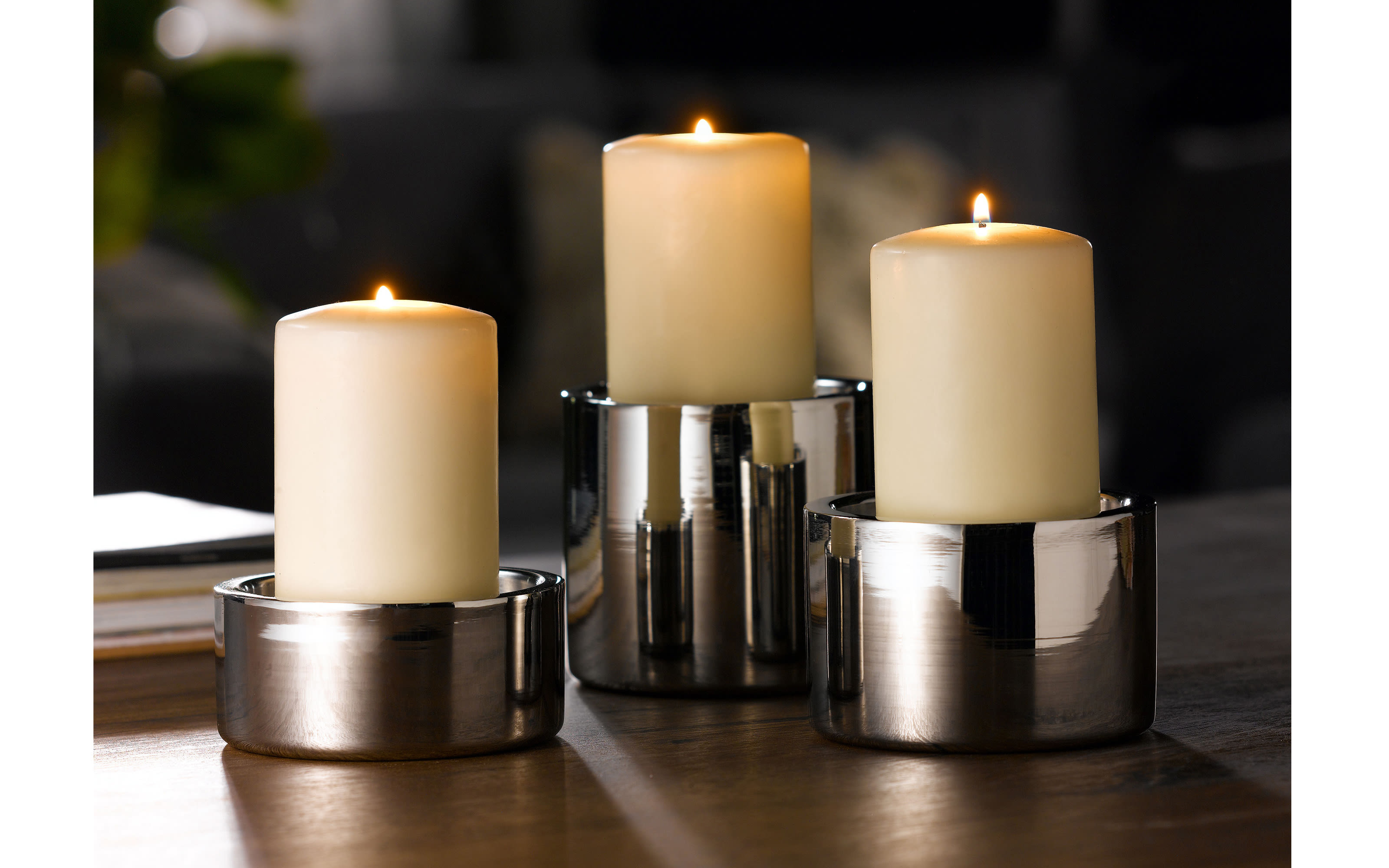 Kerzenhalter rund aus Edelstahl in Silber/Grau, 8 cm