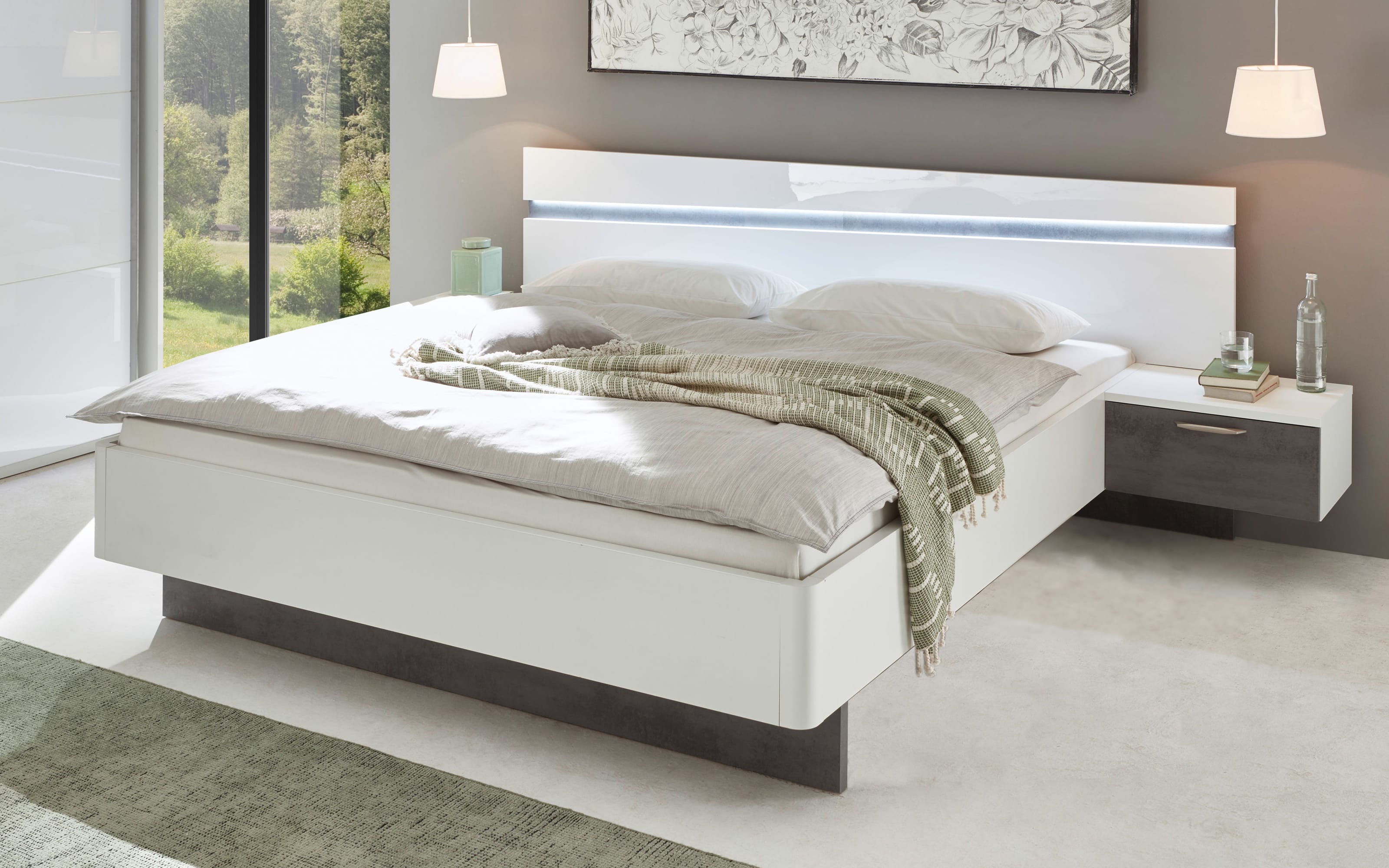 Bett mit Nachtkonsolen Sharp in weiß hochglanz, inklusive LED-Beleuchtung, Liegefläche ca. 180 x 200 cm