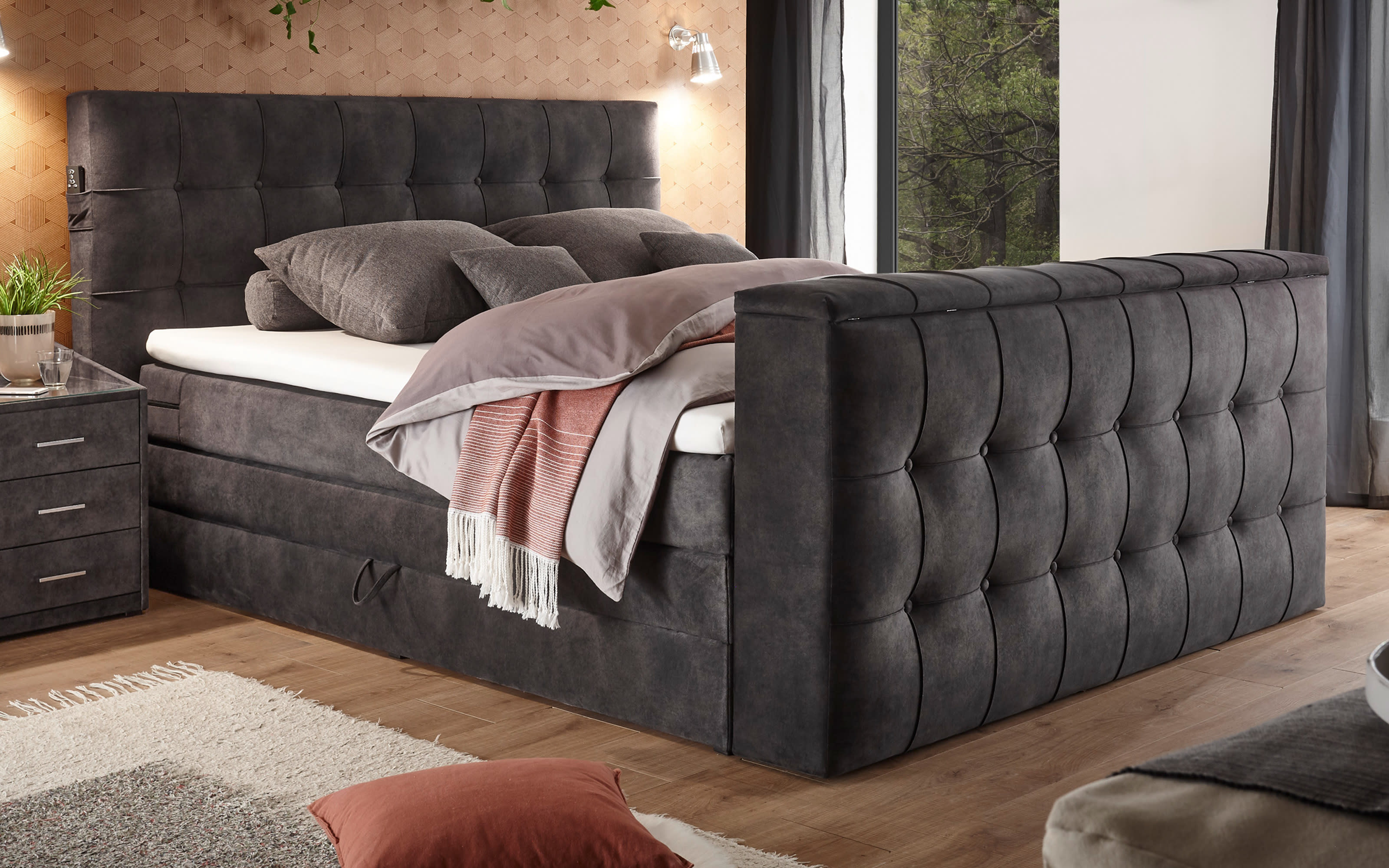 Boxspringbett Richmond in anthrazit mit TV-Halterung im Fußteil online bei Hardeck kaufen