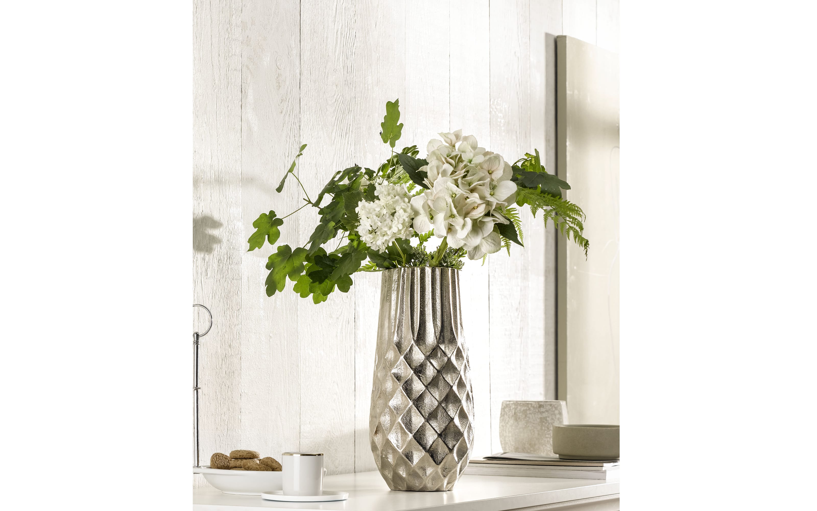 Vase in silber, 11 x 15 x 30 cm