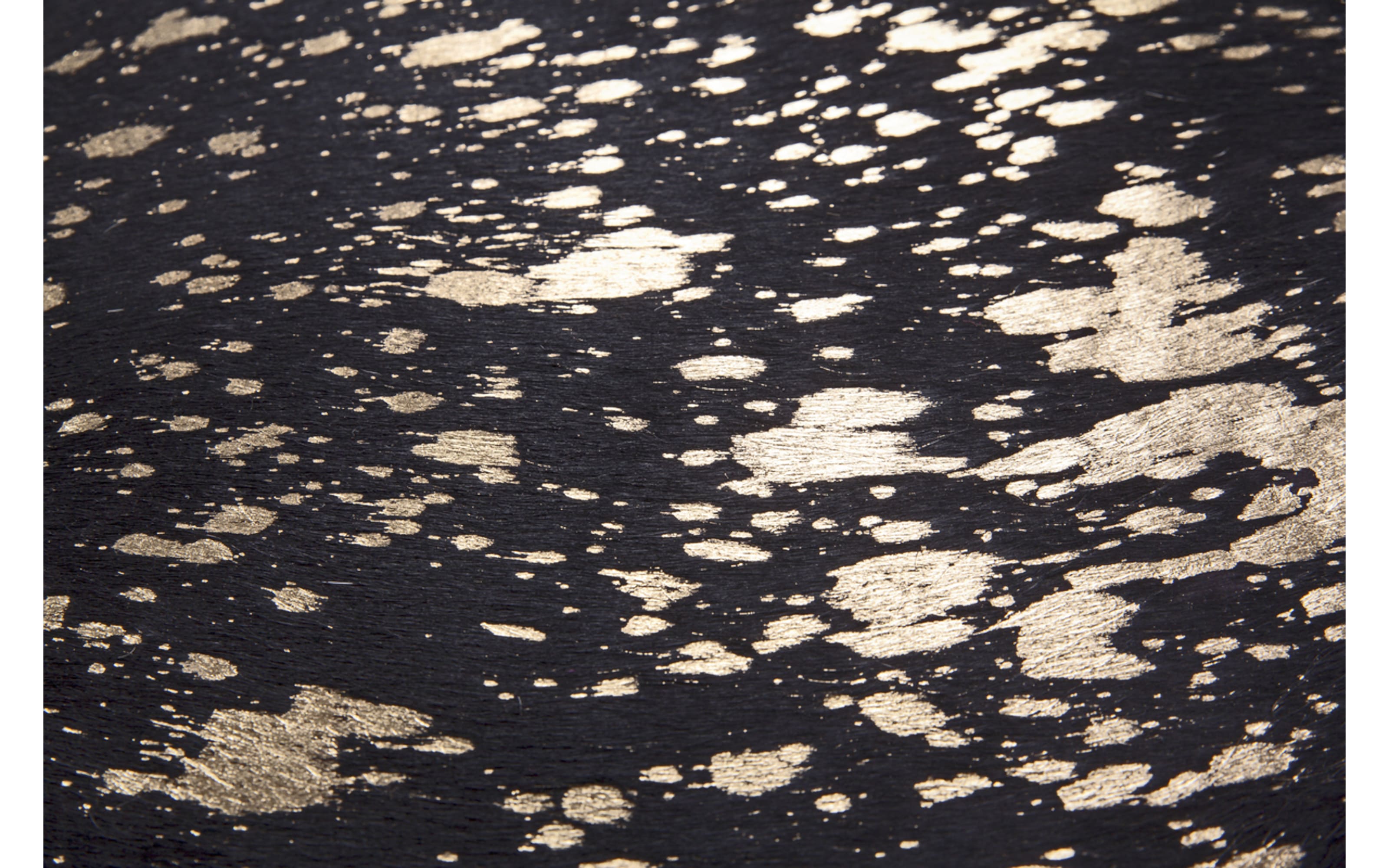 Kuhfellteppich Glam 110 in schwarz-gold, ca. 1,35 qm