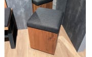 Sitzhocker Velko aus Holz mit Rollen