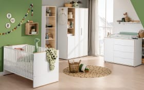 Babyzimmer Lieven in kreideweiß mit 3-türigem Kleiderschrank