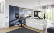 Einbauküche Esilia, weiß matt/fjordblau, inkl. Siemens Elektrogeräte