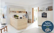 Einbauküche Rosian/Felde, Eiche San Remo Nachbildung/magnolia Hochglanz, inkl. Miele Elektrogeräte