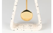 Tischuhr Pendulum Time Terrazzo aus Beton in weiß